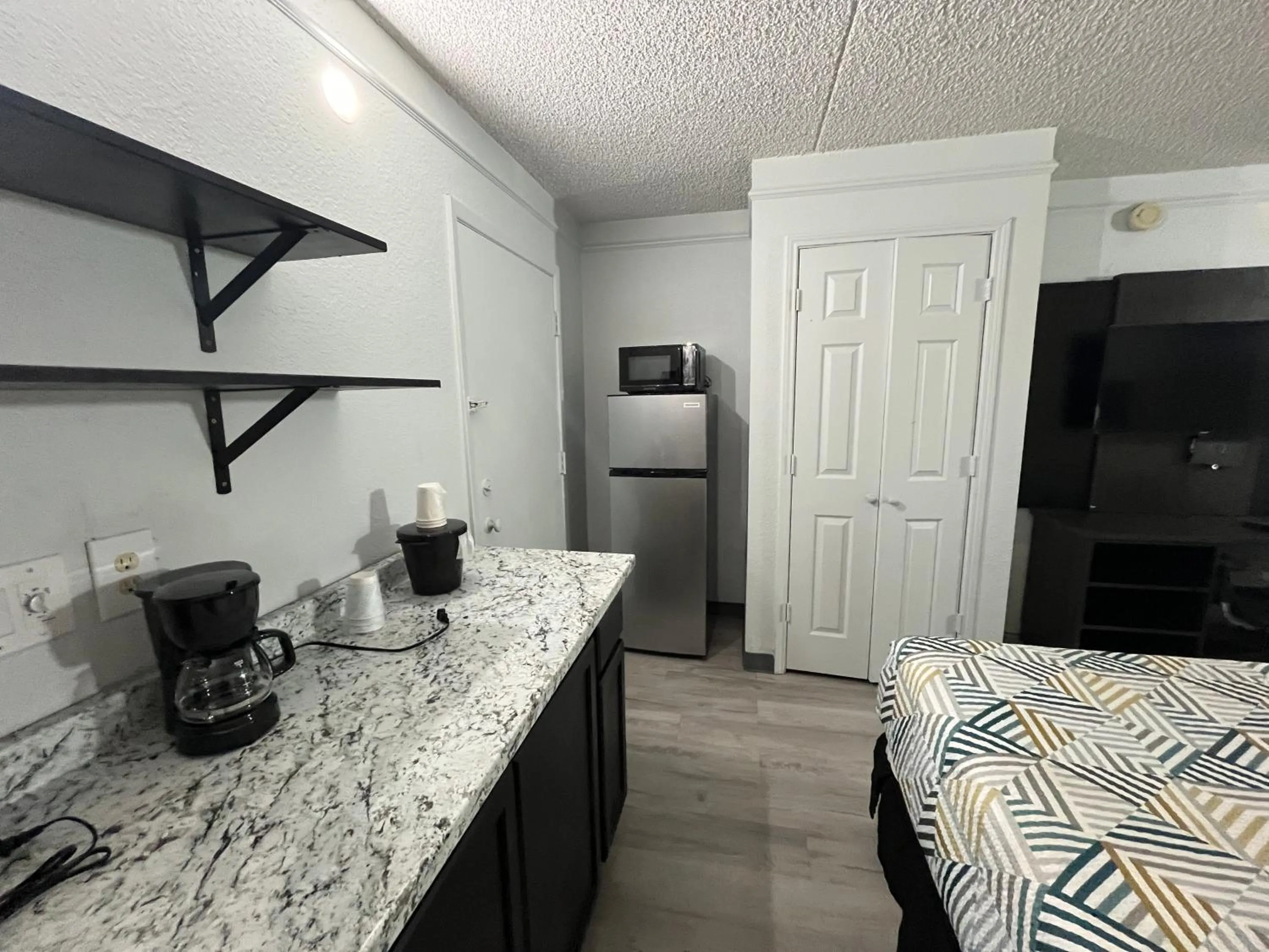 Bed in Studio 6 Phoenix, AZ Midtown