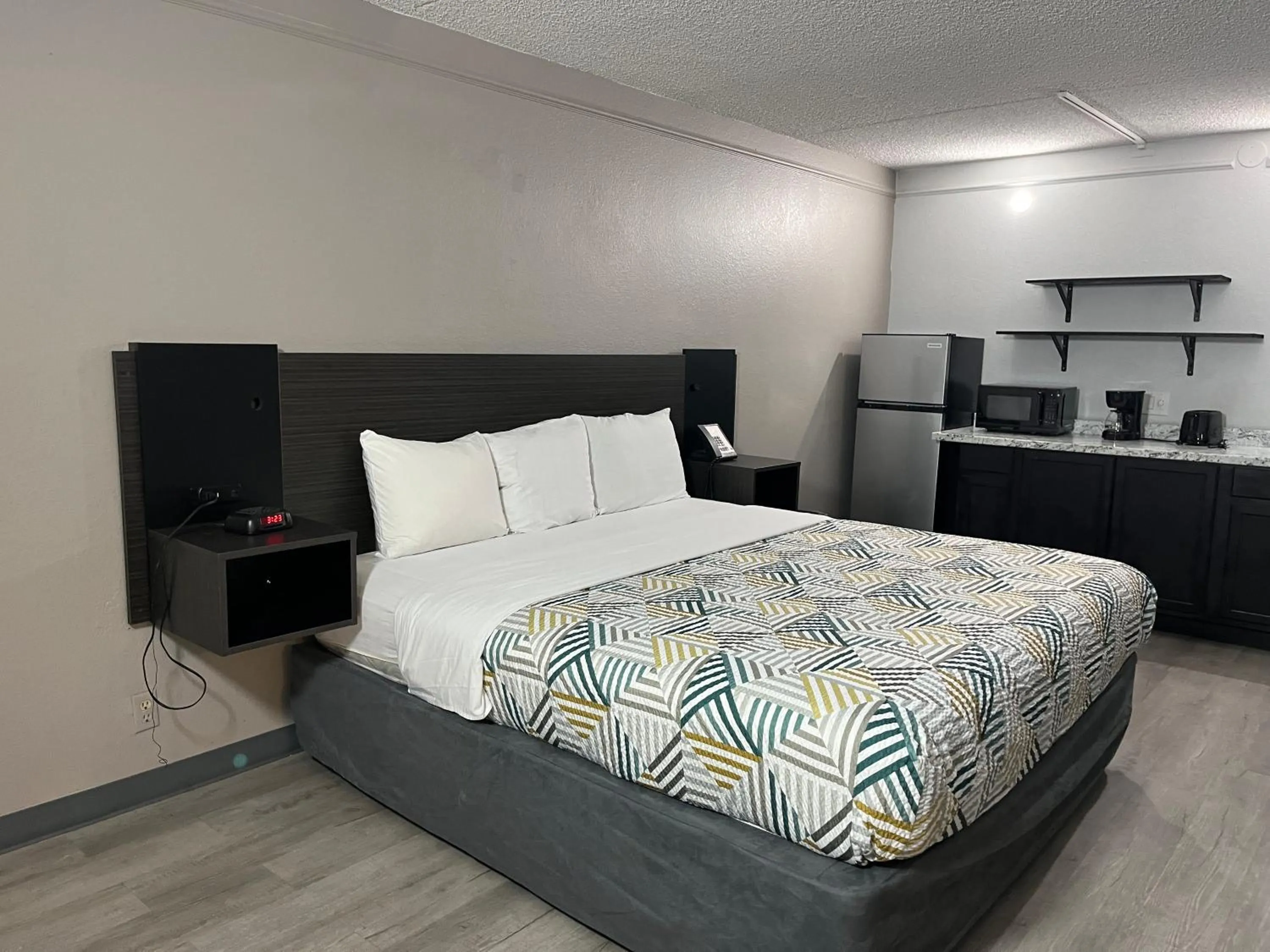 Bed in Studio 6 Phoenix, AZ Midtown