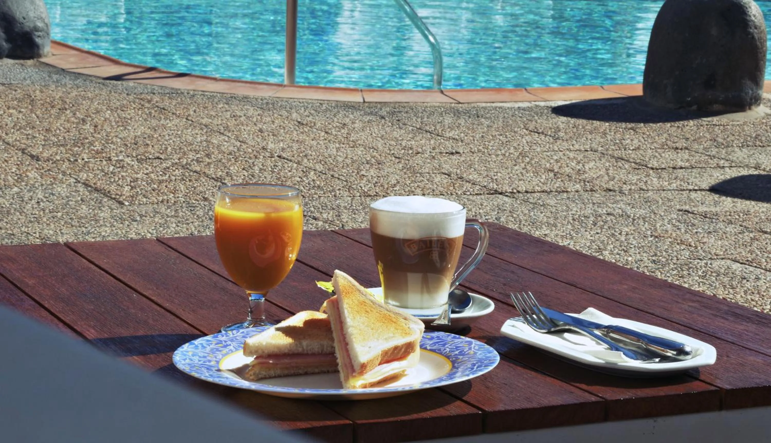 Swimming pool in Bungalows Los Almendros - Exclusive Vacation Club