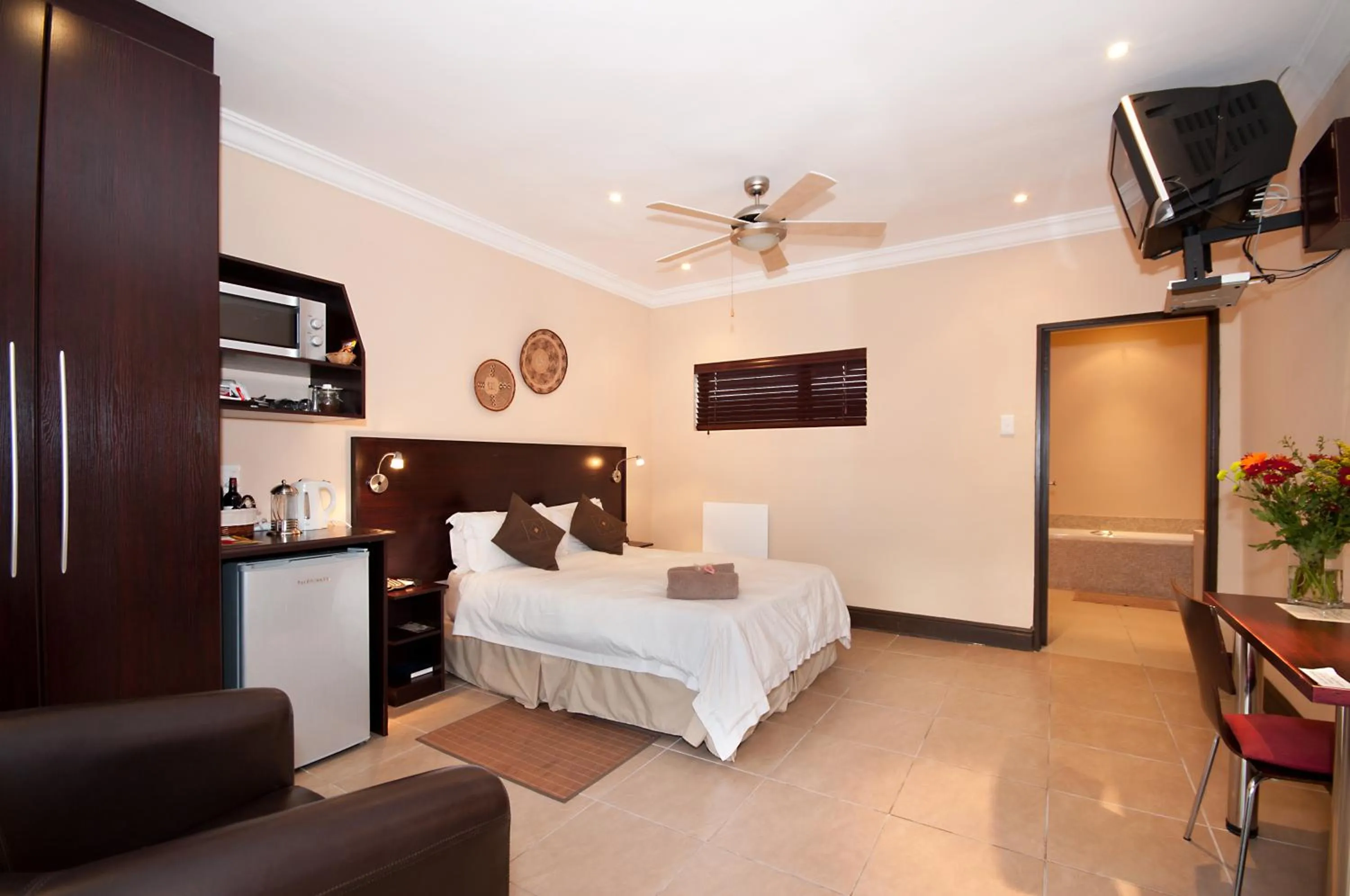 Garden view, Bed in Africa Beach B&B