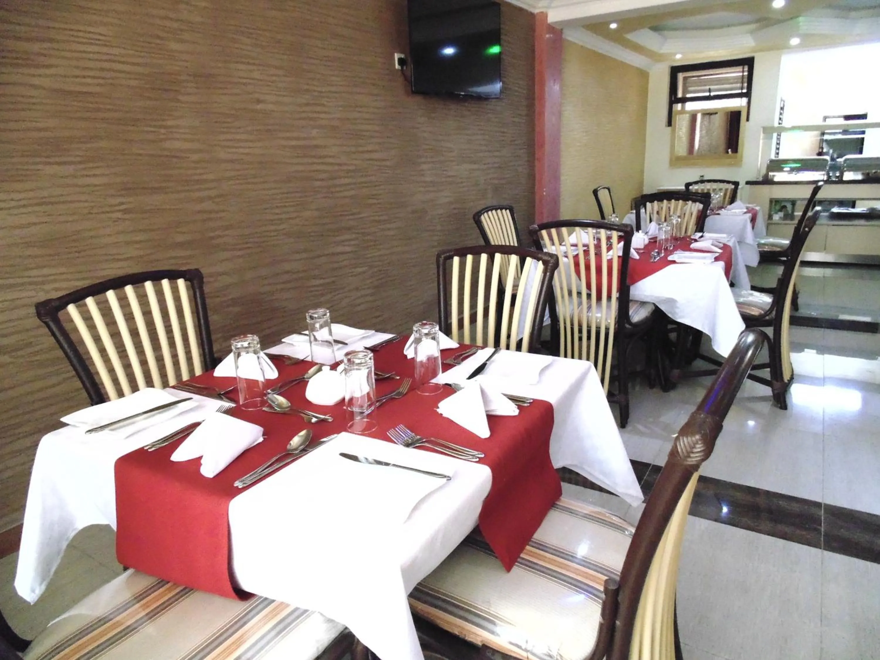 Restaurant/places to eat in Eagle Palace Hotel