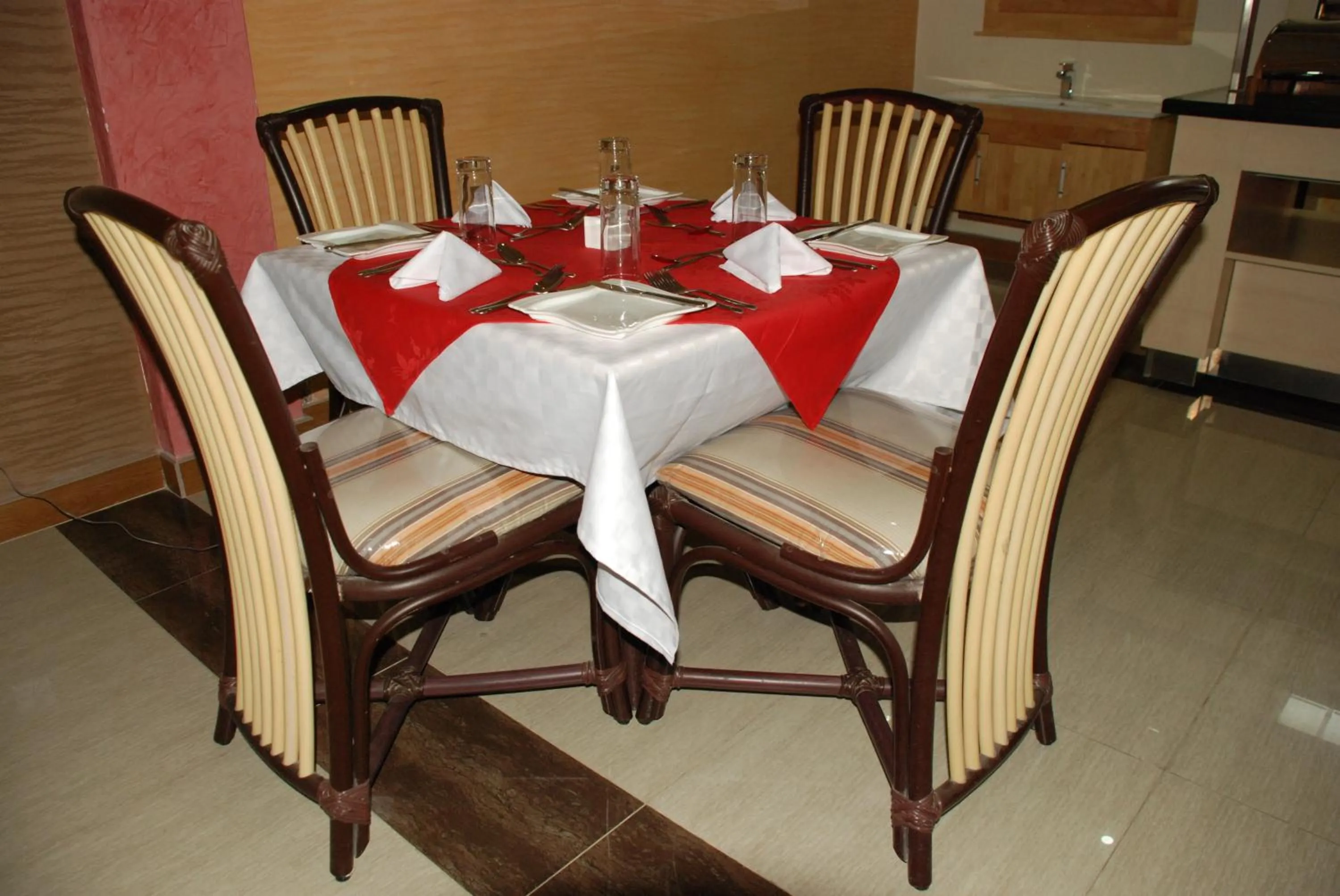 Restaurant/places to eat in Eagle Palace Hotel