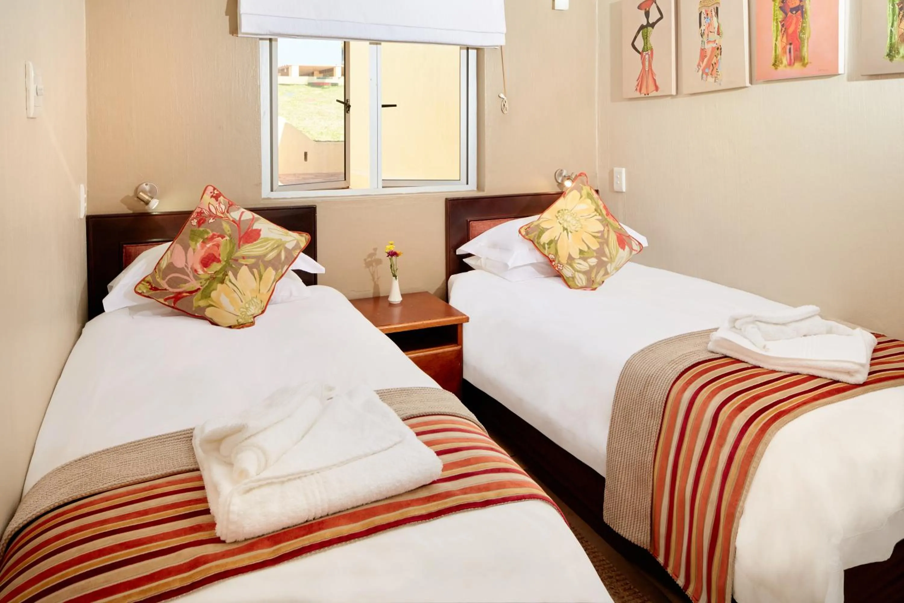 Photo of the whole room in First Group Chaka's Rock Chalets