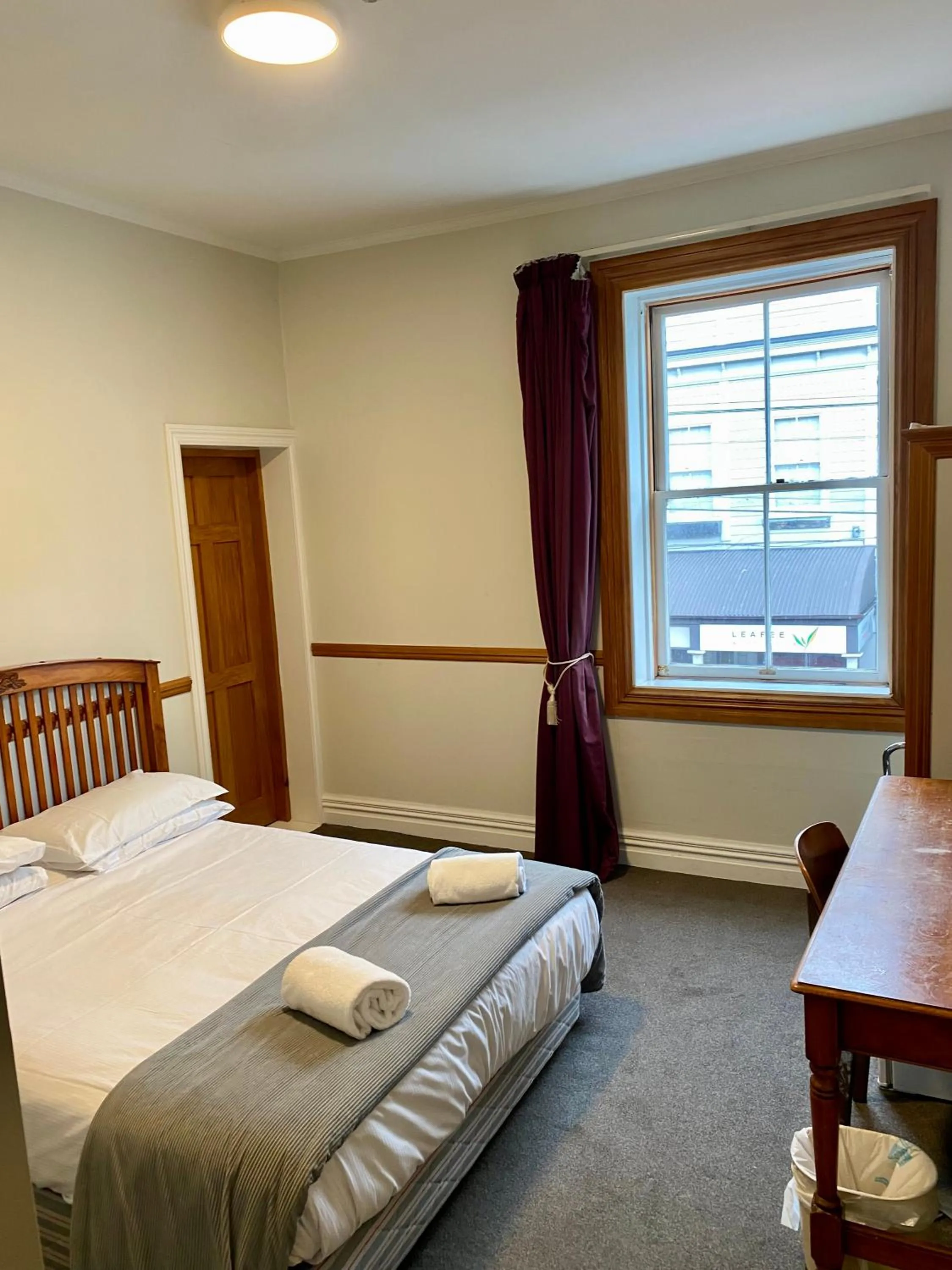 Bedroom, Bed in Shepherds Arms Hotel