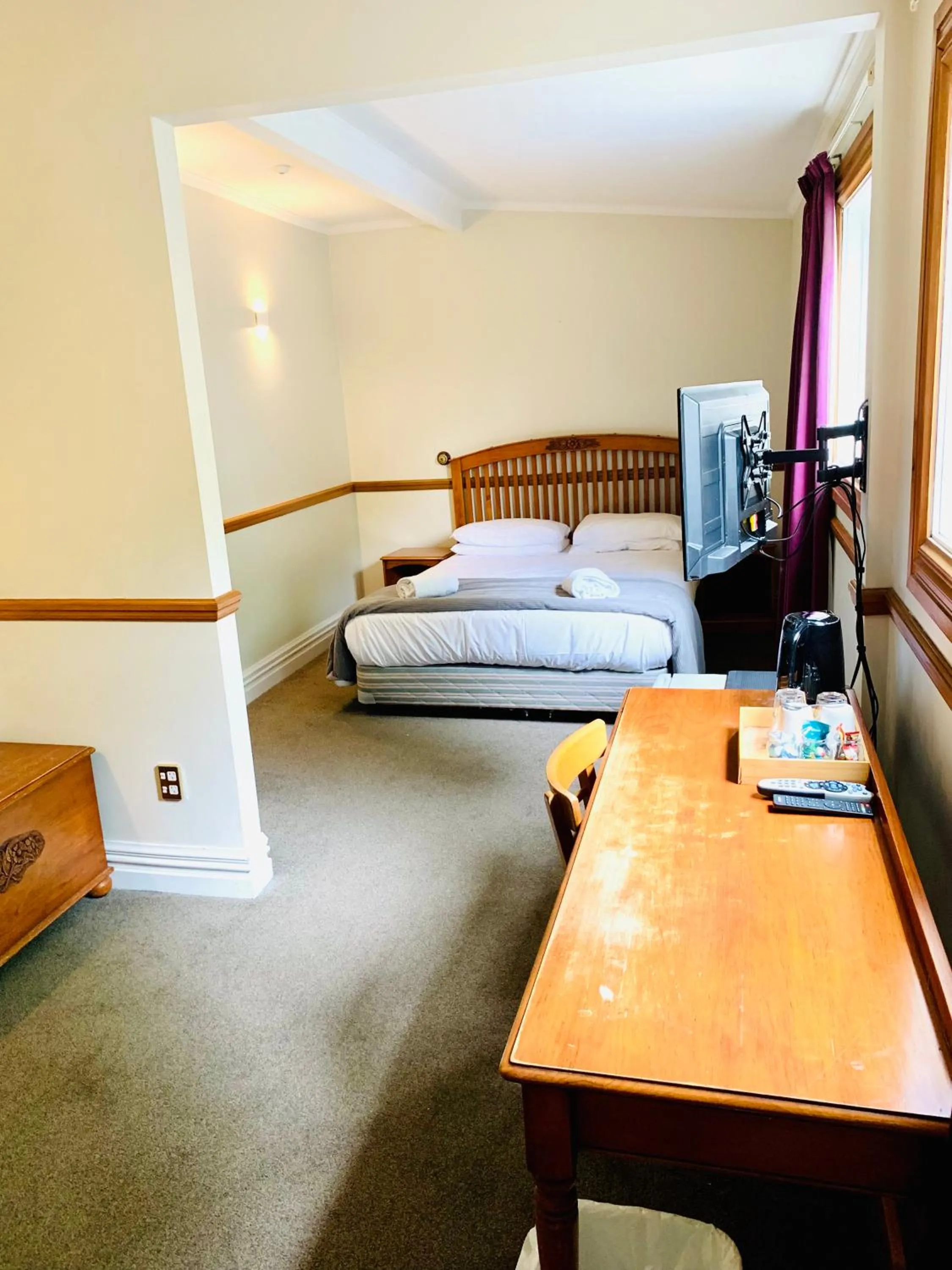 Bedroom, Bed in Shepherds Arms Hotel