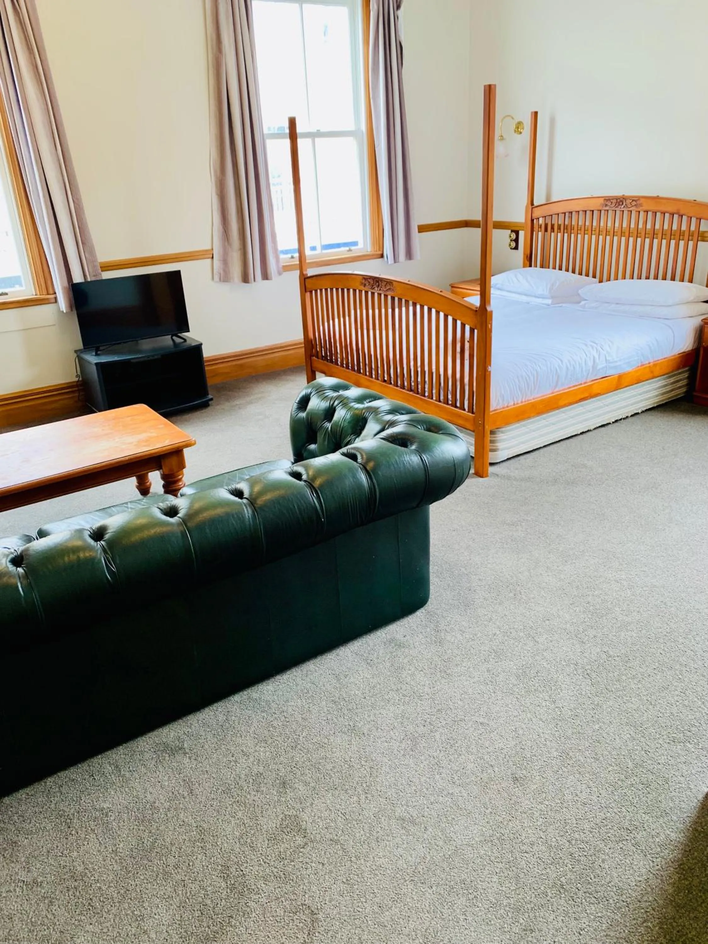 Bedroom, Bed in Shepherds Arms Hotel