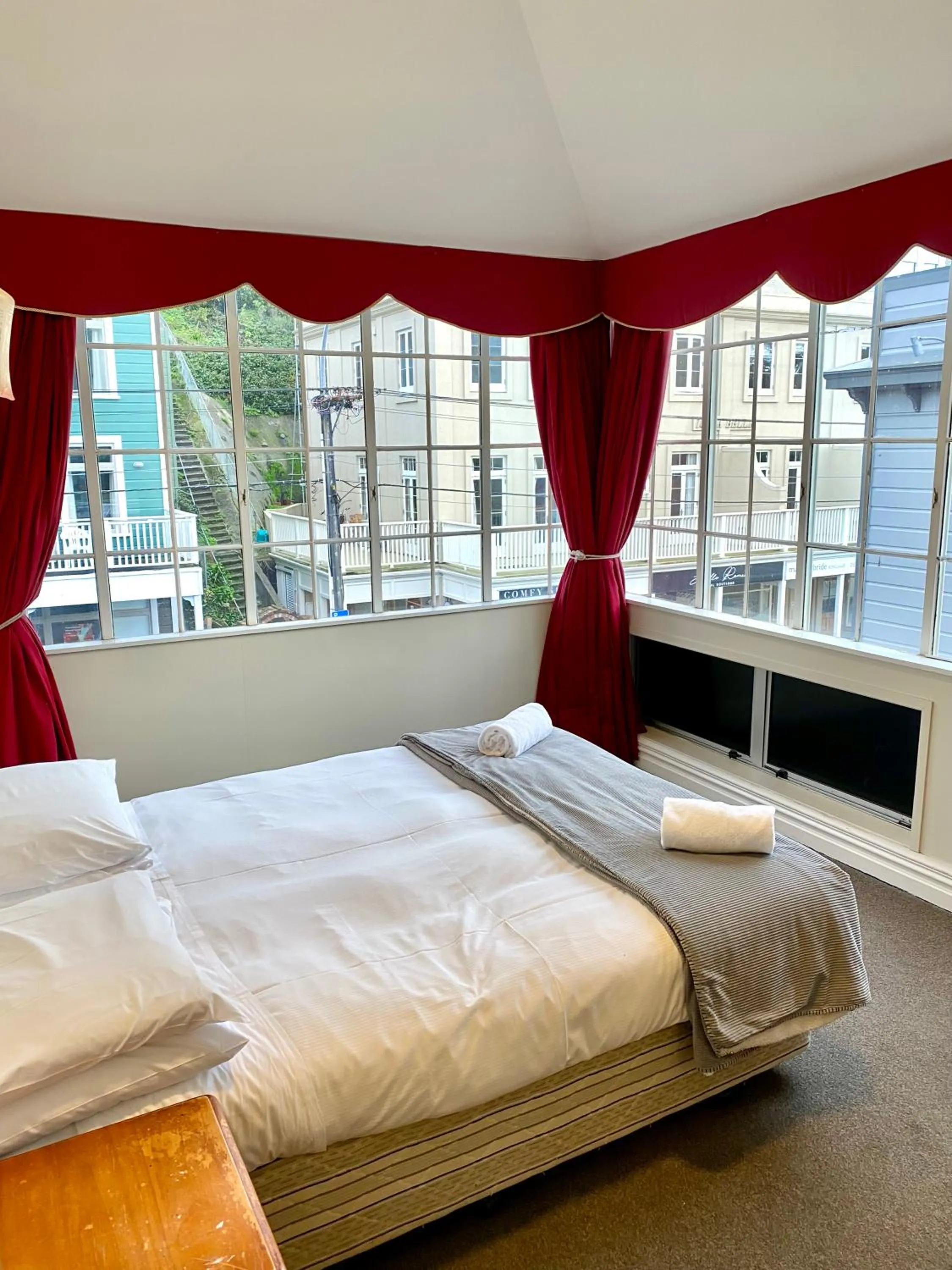 Bedroom, Bed in Shepherds Arms Hotel