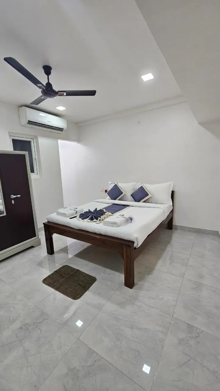 Bed in Metroresidency com - Behind LIC