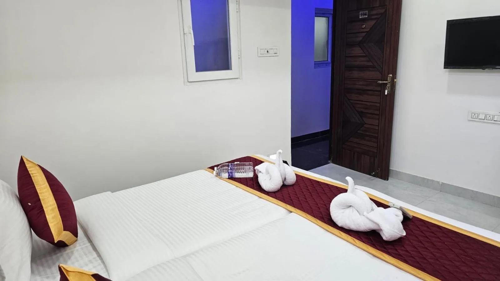 TV and multimedia, Bed in Metroresidency com - Behind LIC