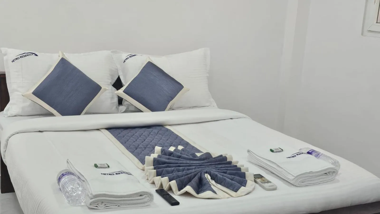 Bedroom, Bed in Metroresidency com - Behind LIC