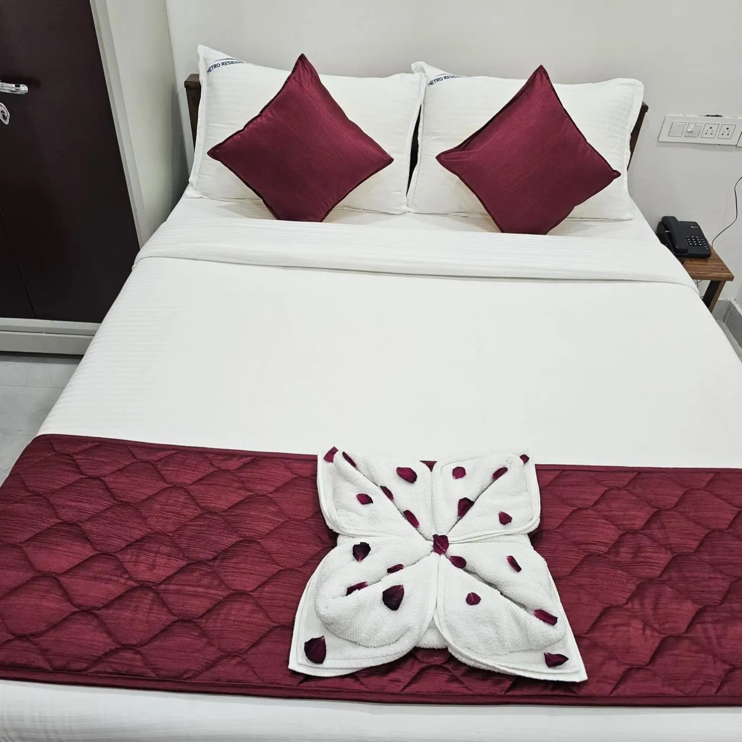 Bedroom, Bed in Metroresidency com - Behind LIC