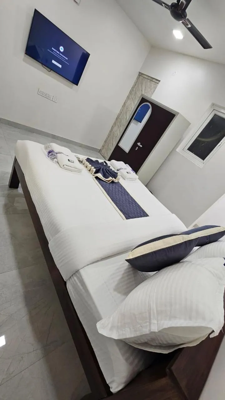 Bed in Metroresidency com - Behind LIC