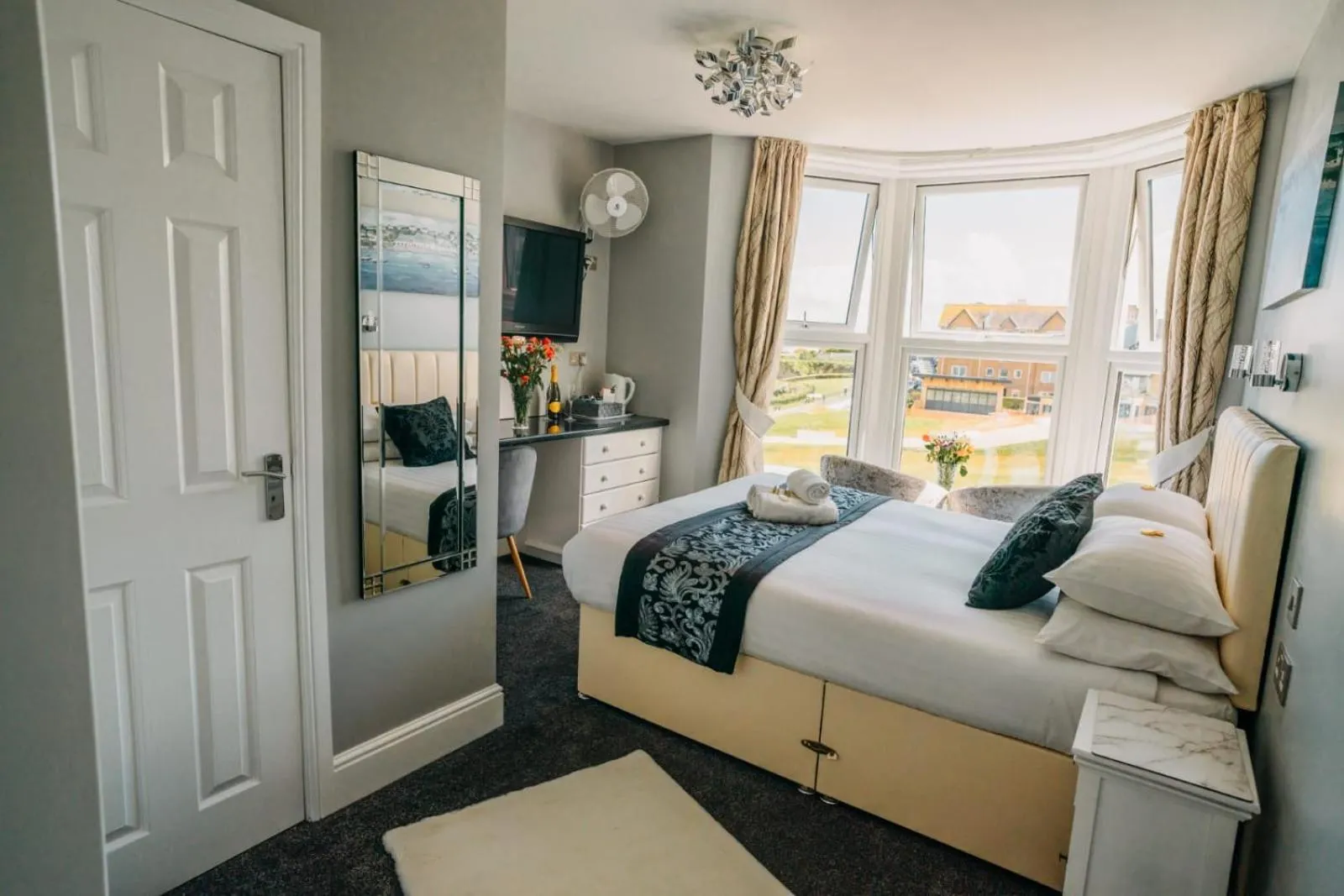 Bed in OYO Minerva Guesthouse