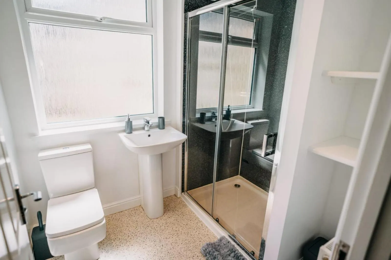 Bathroom in OYO Minerva Guesthouse