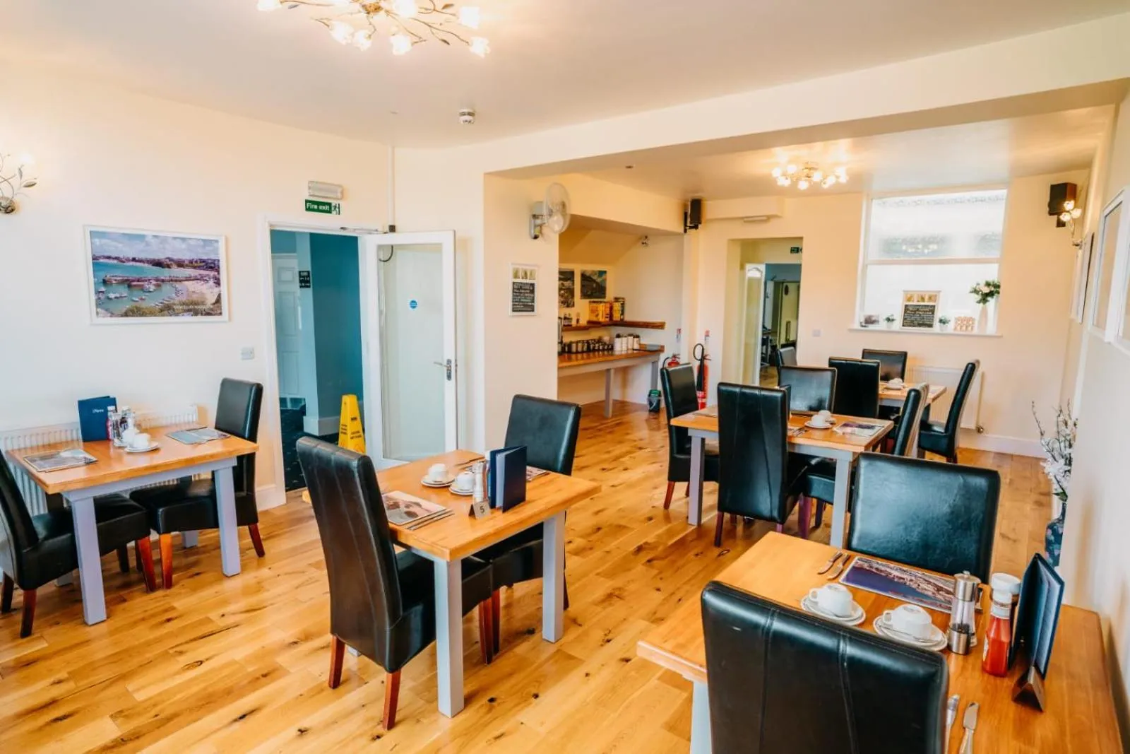 Restaurant/places to eat in OYO Minerva Guesthouse