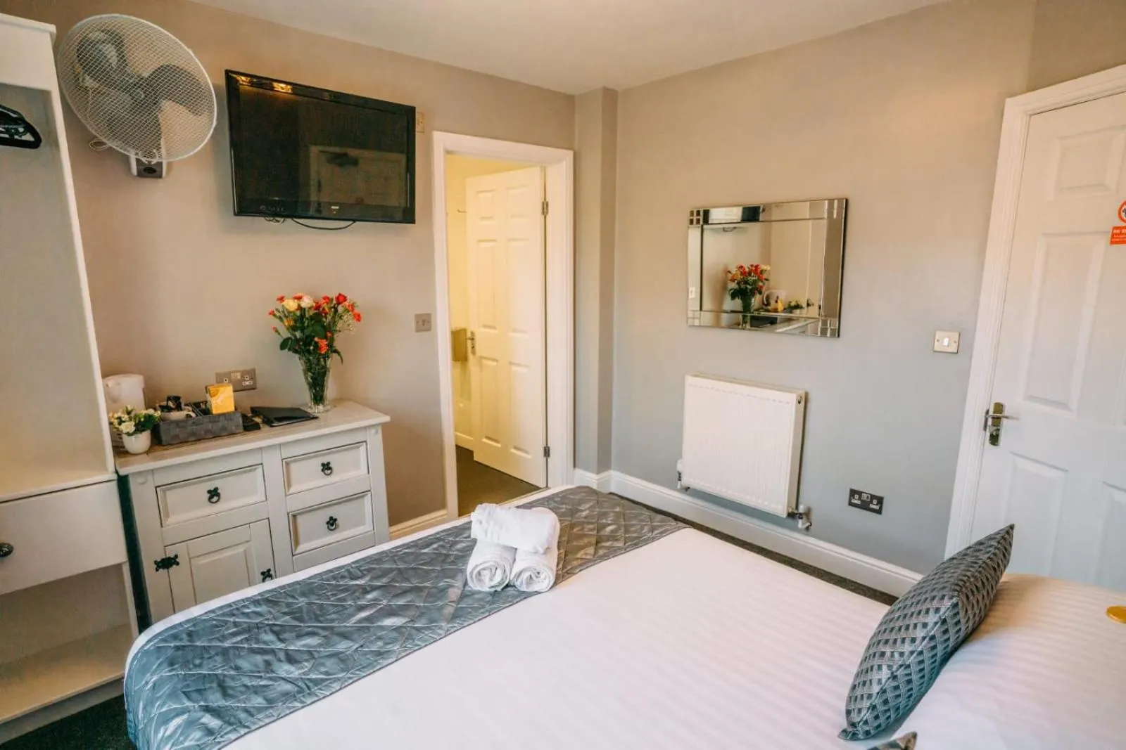 Bedroom, Bed in OYO Minerva Guesthouse