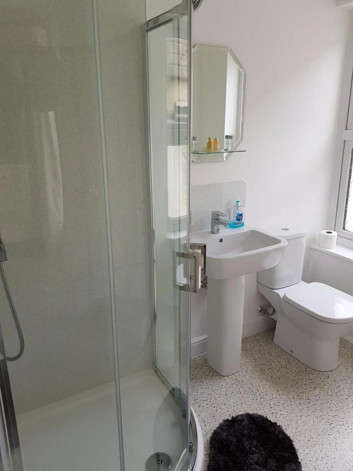 Bathroom in OYO Minerva Guesthouse