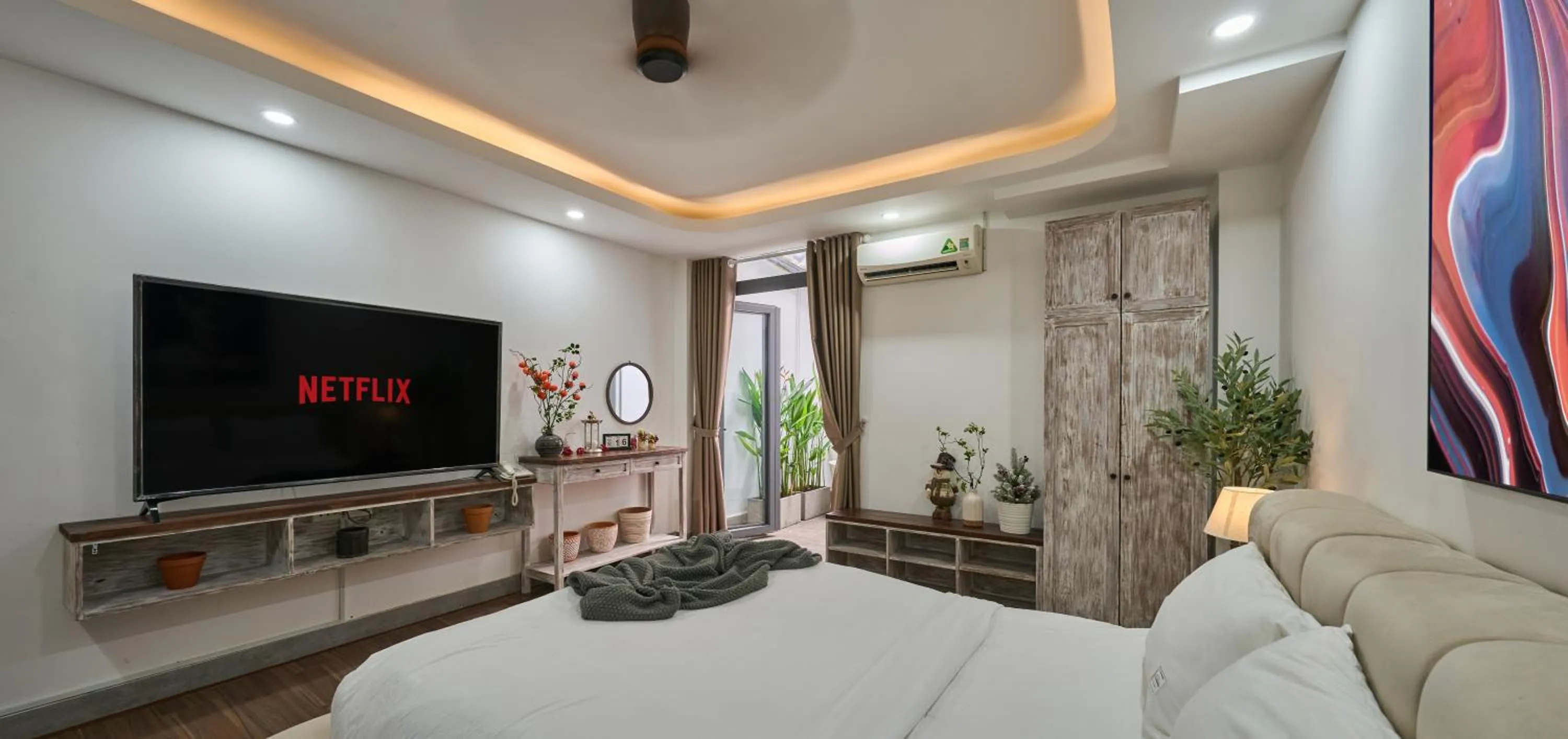 Communal lounge/ TV room, Bed in Green Riverside Hotel & Apartment