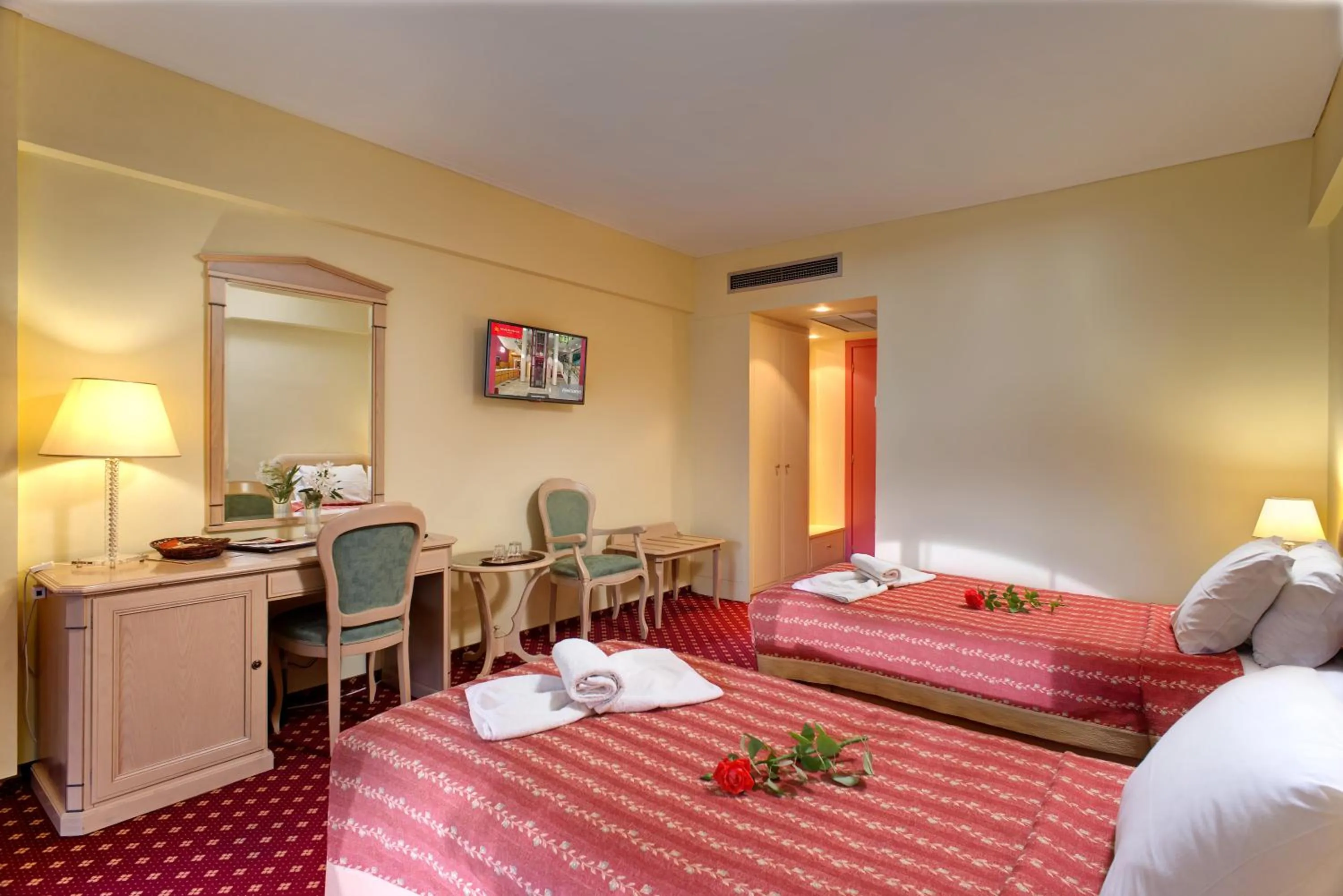 Photo of the whole room, Bed in Angelika Pallas Hotel