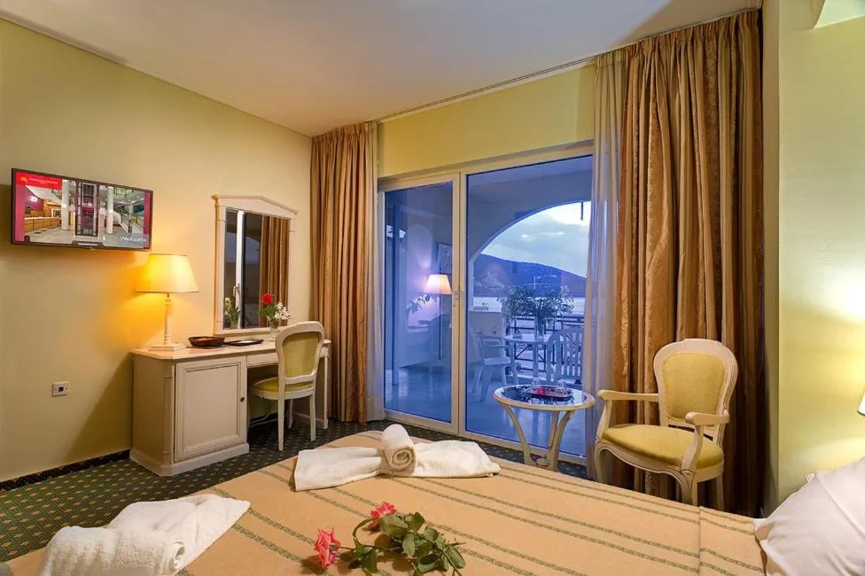 Bed in Angelika Pallas Hotel