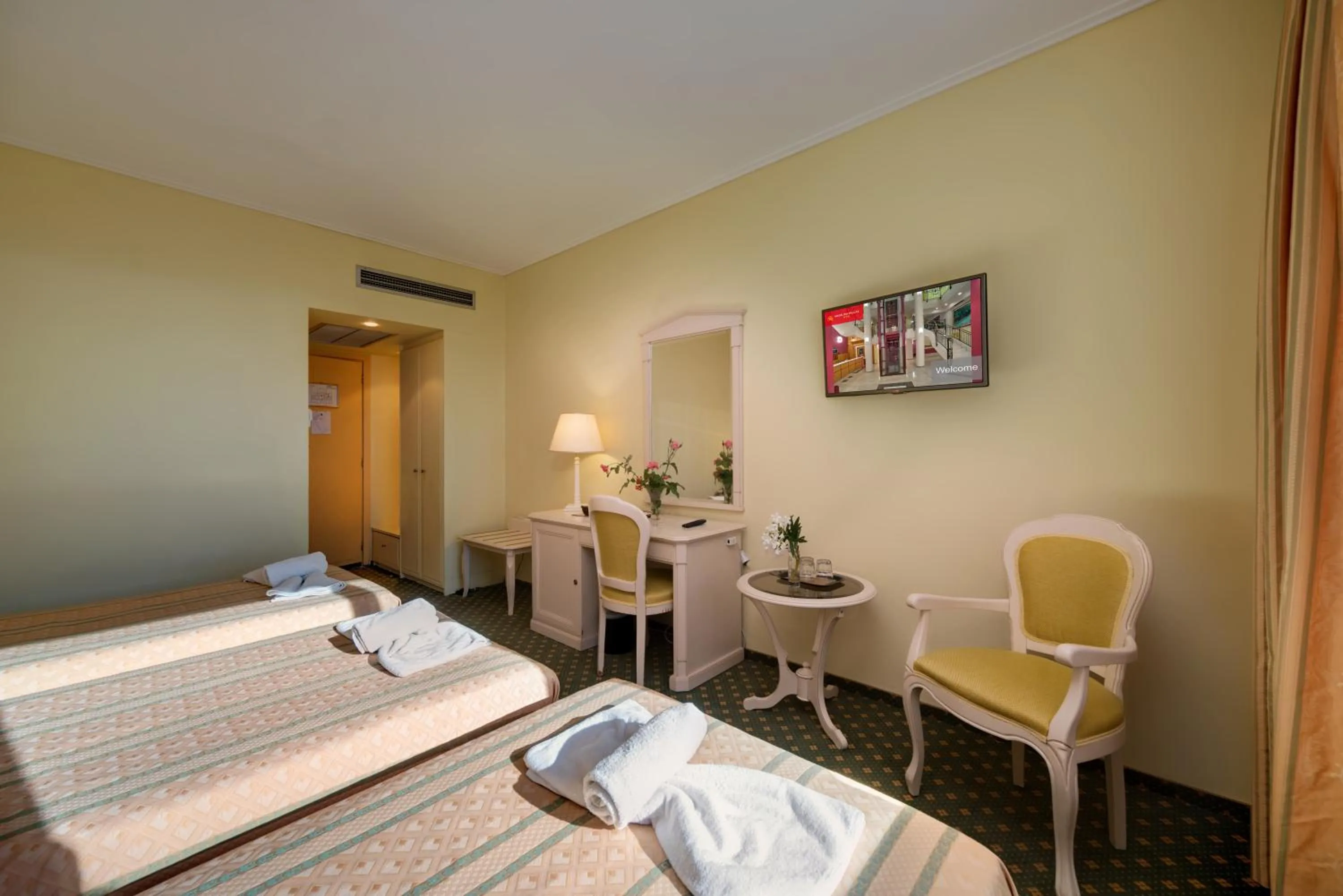 Photo of the whole room, Bed in Angelika Pallas Hotel