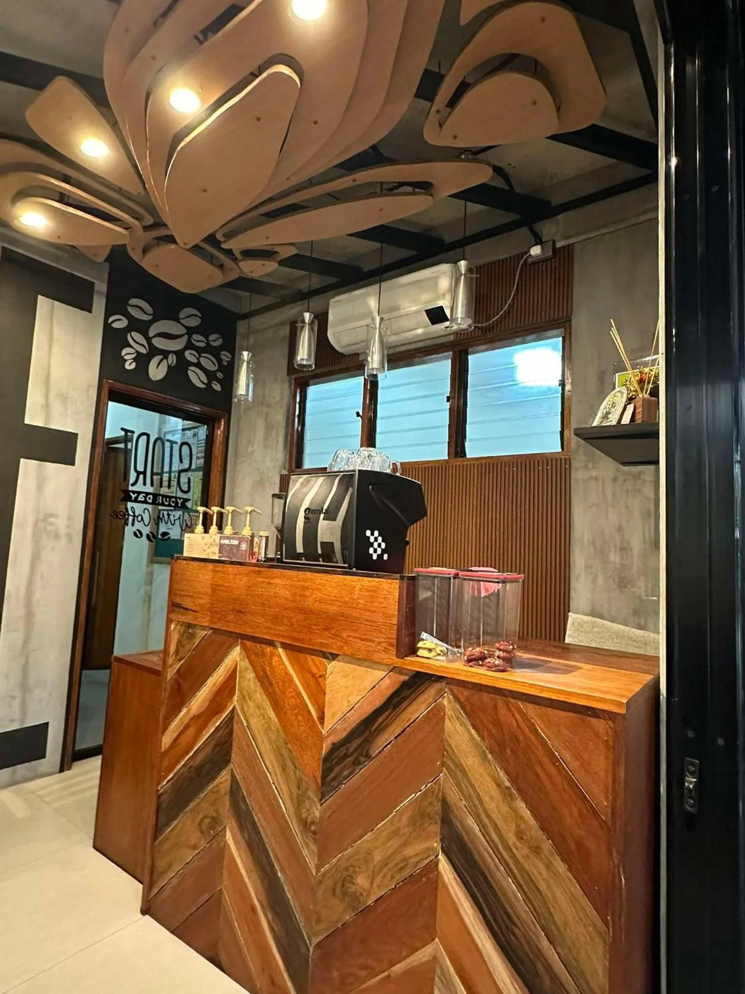 Coffee/tea facilities in Roccksar Pension House