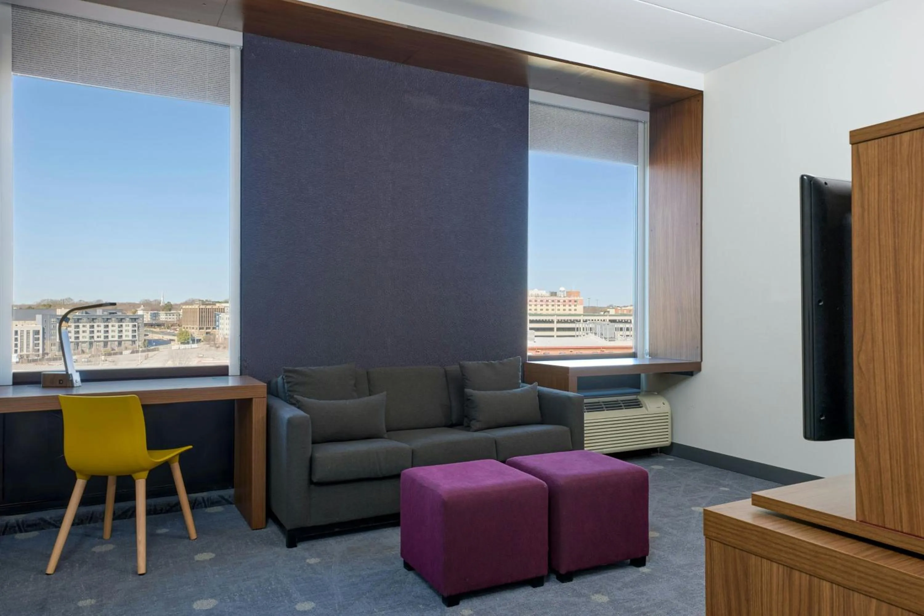 Photo of the whole room in Aloft Durham Downtown