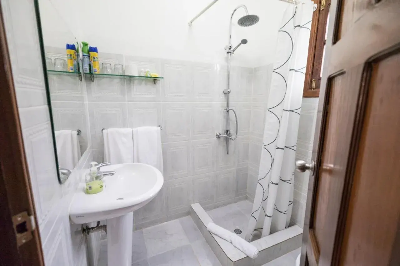 Economy Twin Room - single occupancy in Hotel Praia Economy Twin Room - single occupancy in Hotel Praia