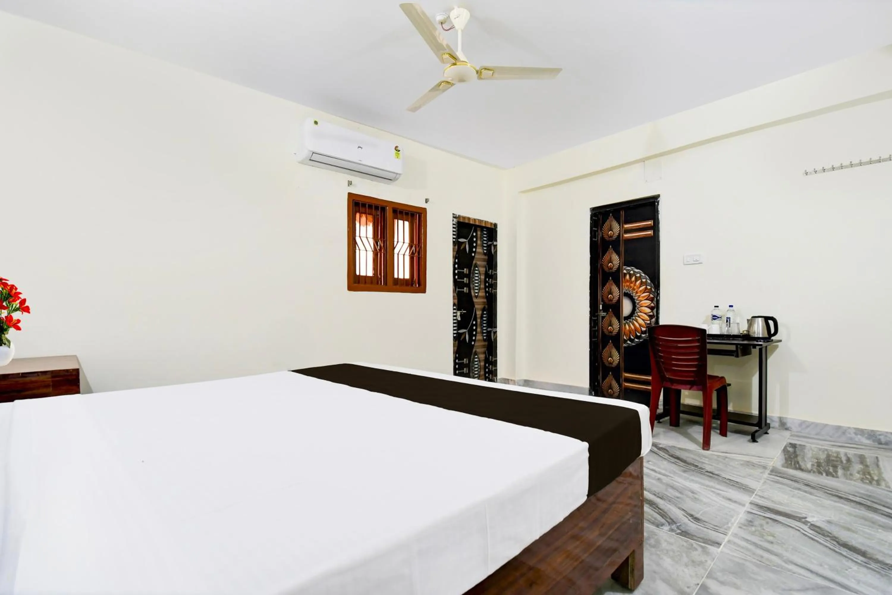 Bedroom, Bed in Super Hotel O Khandagiri Near DN Regalia Mall
