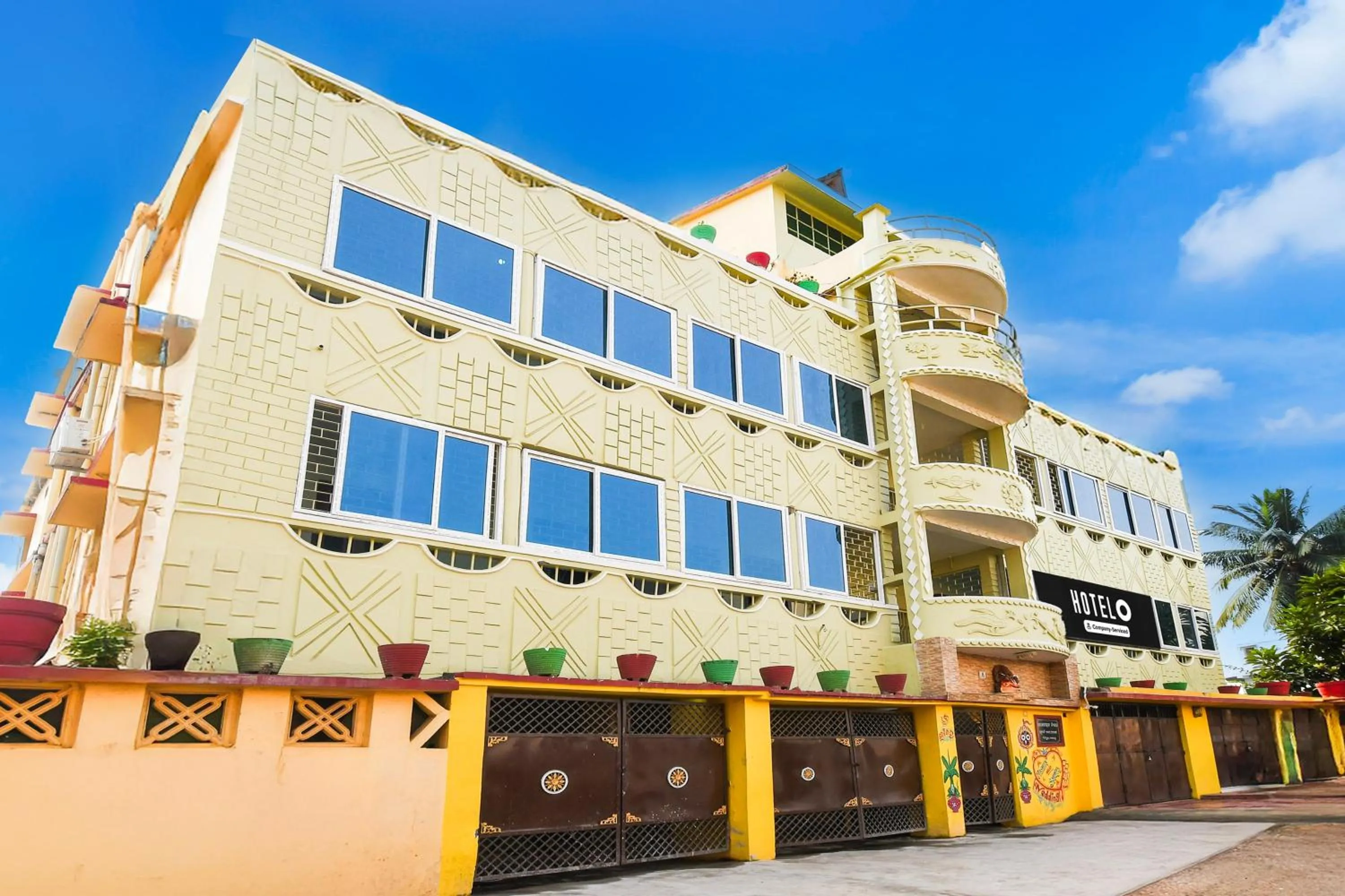 Facade/entrance in Super Hotel O Khandagiri Near DN Regalia Mall