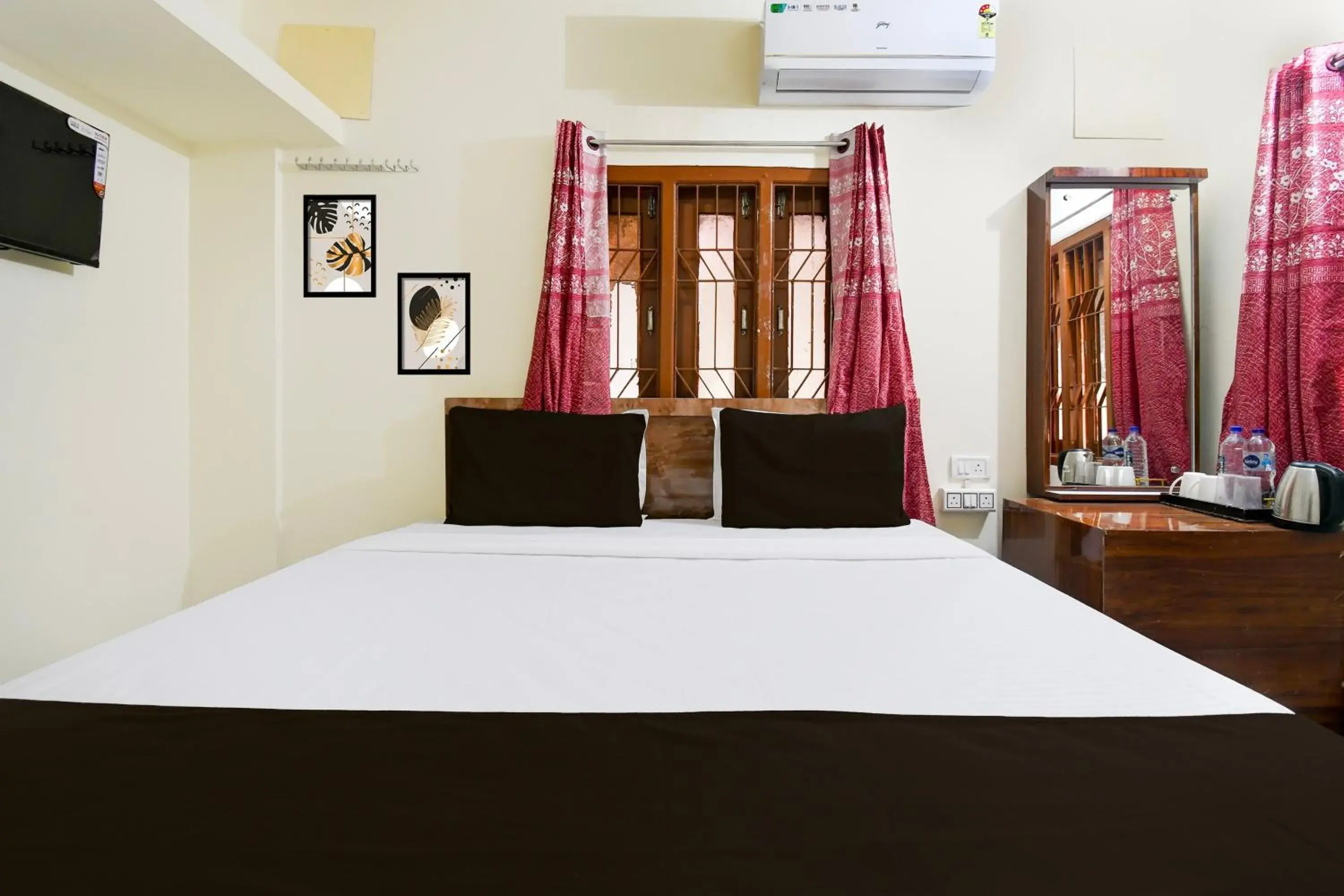 Classic Triple Room - single occupancy in Super Hotel O Khandagiri Near DN Regalia Mall Classic Triple Room - single occupancy in Super Hotel O Khandagiri Near DN Regalia Mall