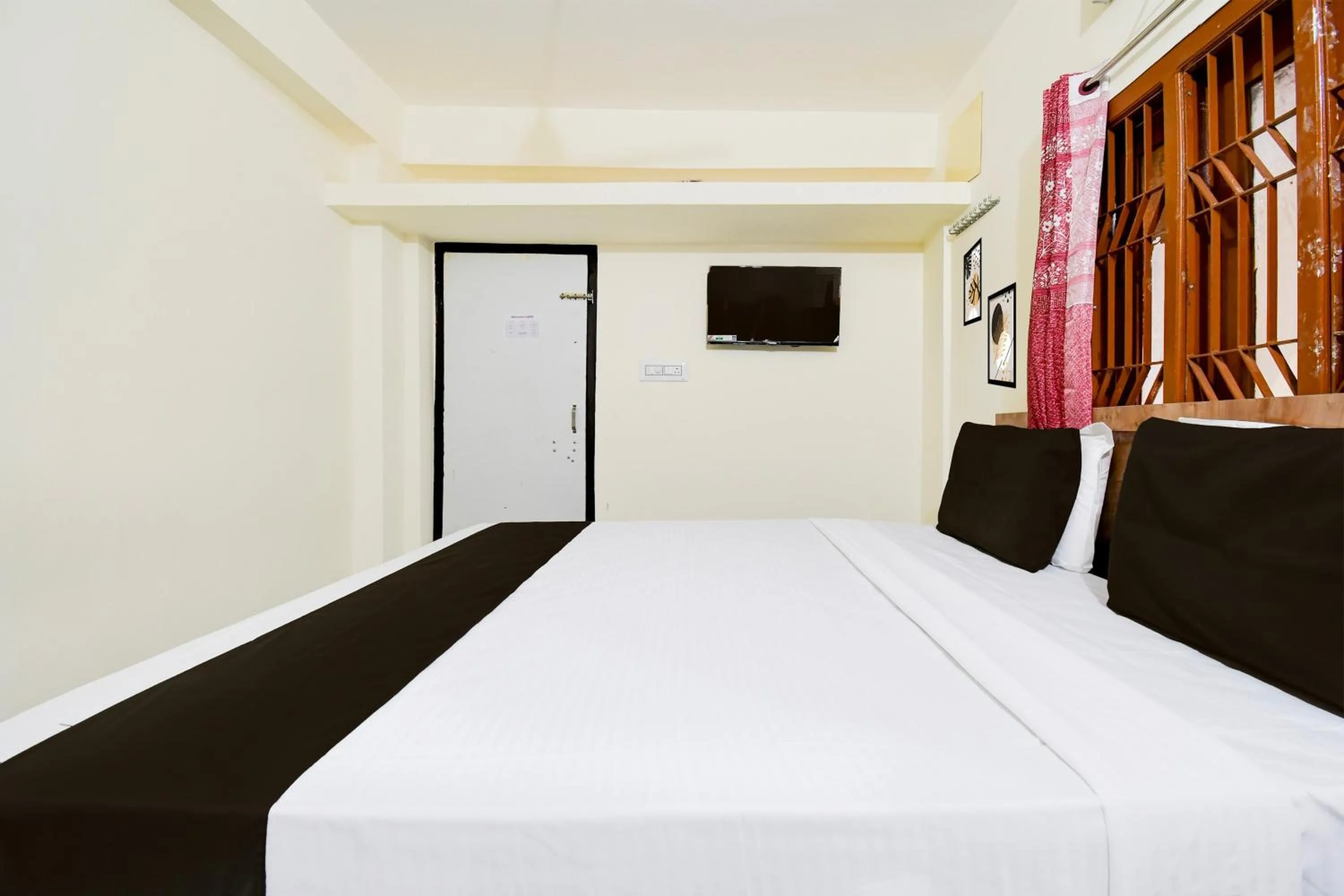Bedroom, Bed in Super Hotel O Khandagiri Near DN Regalia Mall