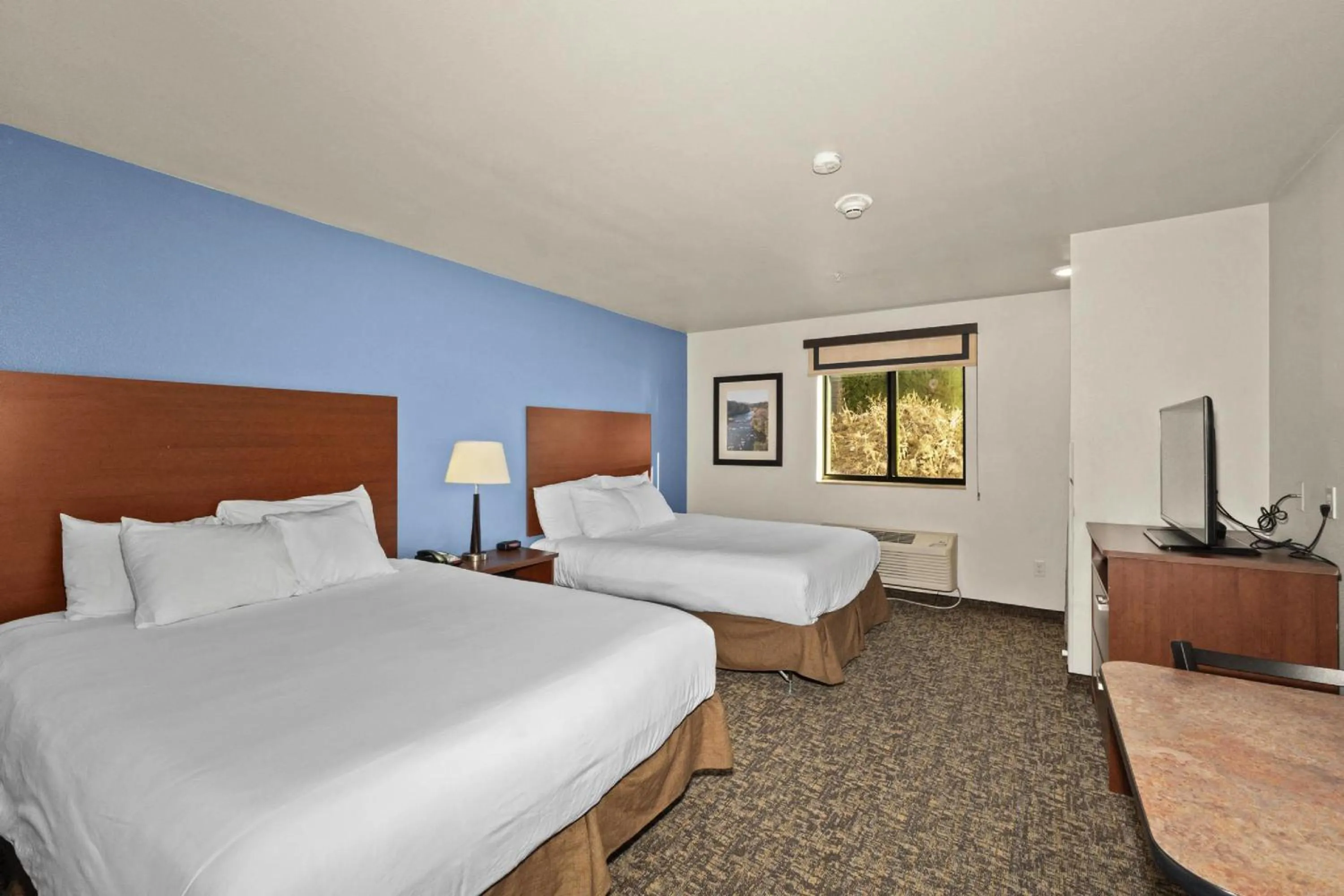 Bedroom, Bed in MainStay Suites Spokane Valley