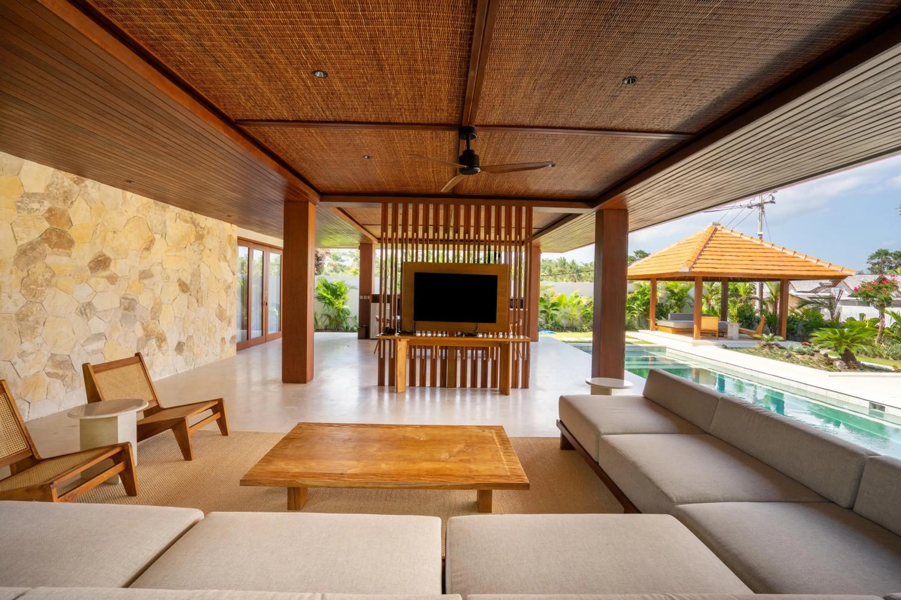 Living room in Amarta Beach Retreat by Nakula