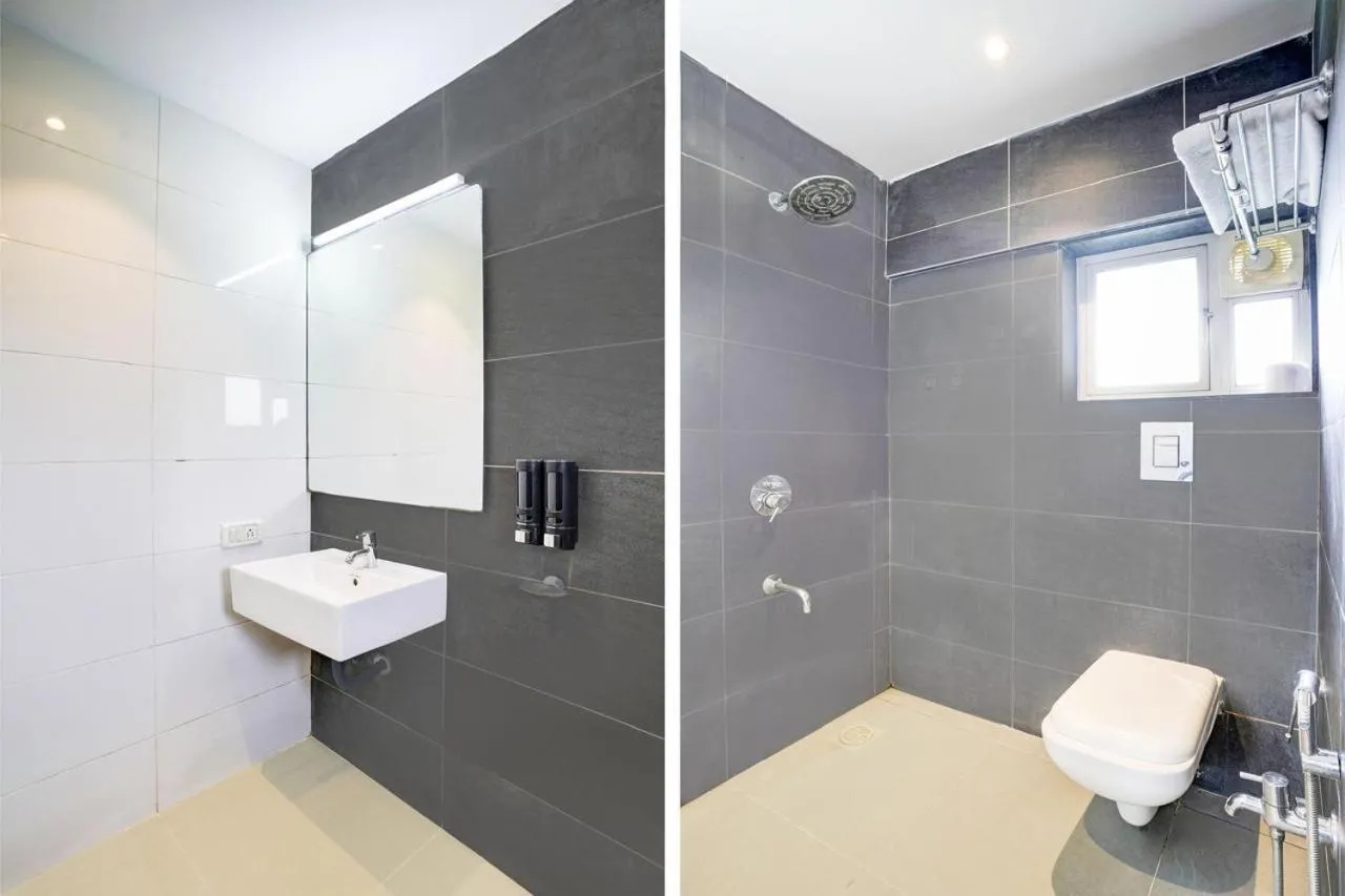 Shower in Vibes Inn Juhu