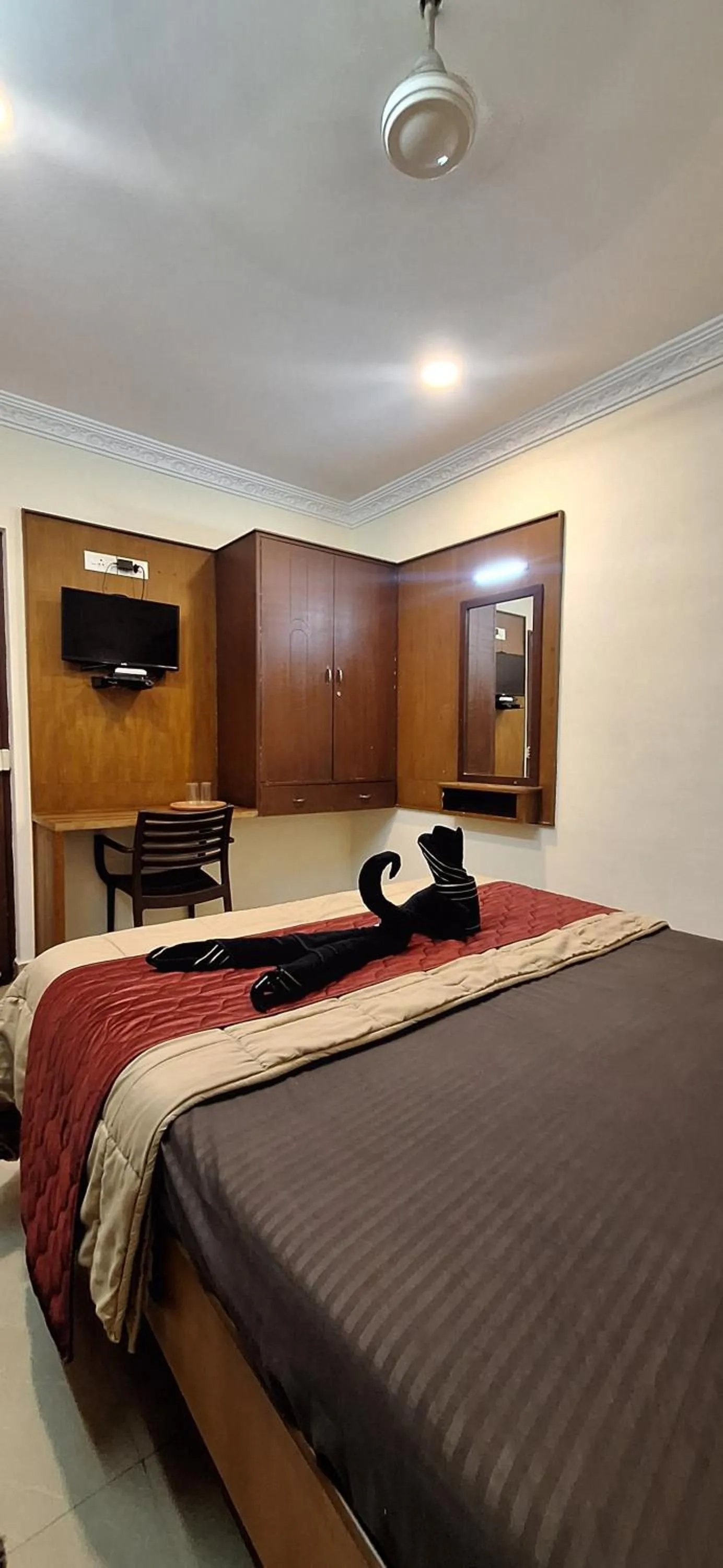 Bedroom, Bed in Nest Budget Inn