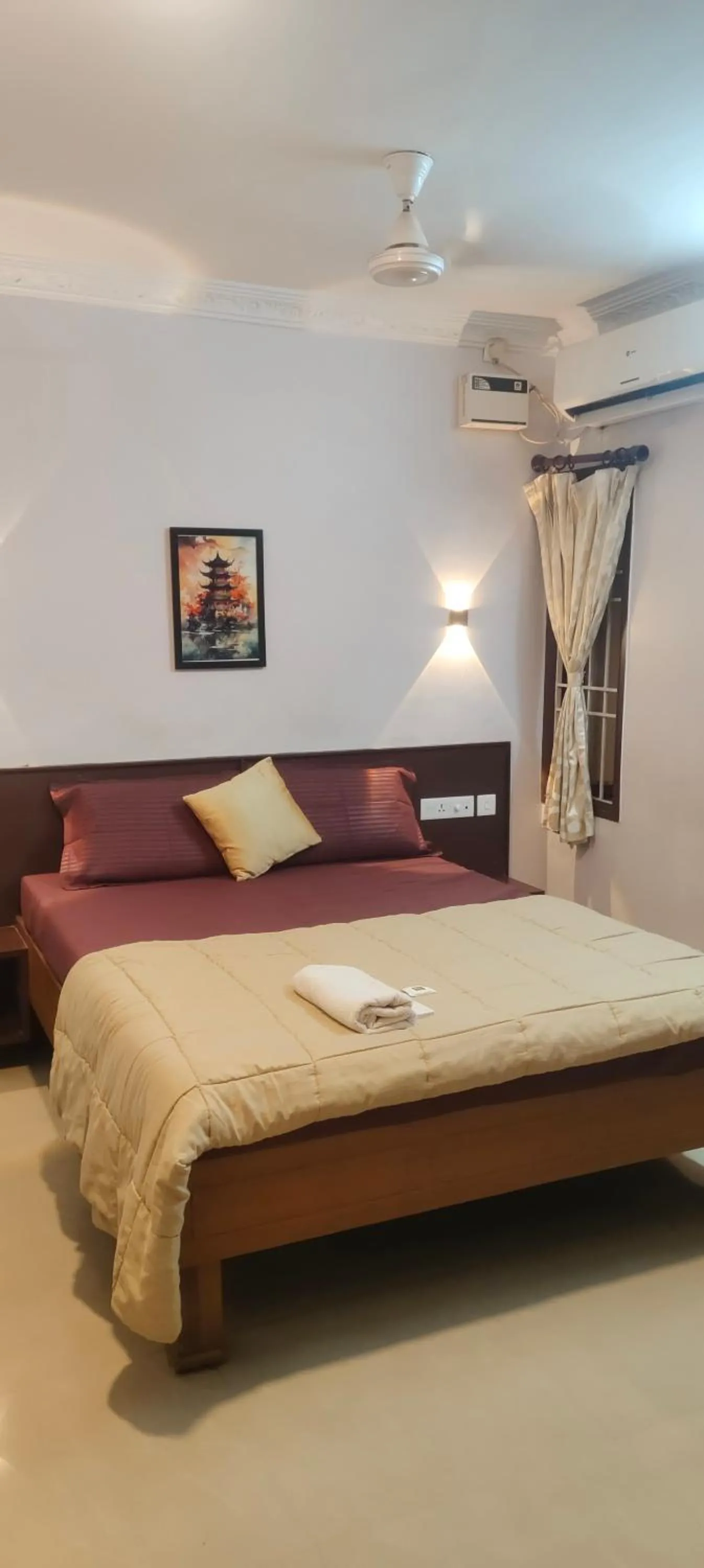 Bedroom, Bed in Nest Budget Inn