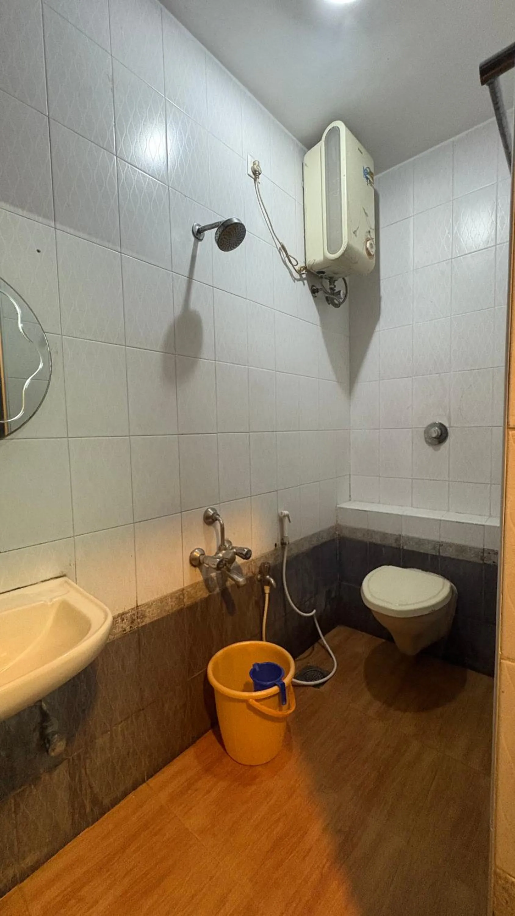 Toilet in Nest Budget Inn