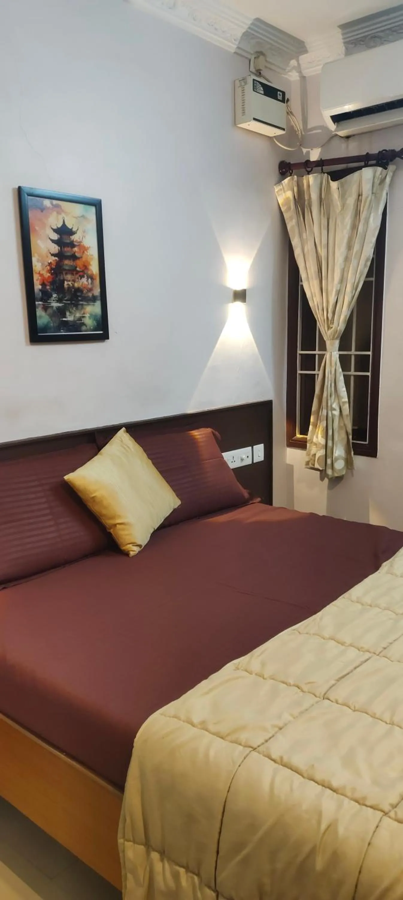Bed in Nest Budget Inn