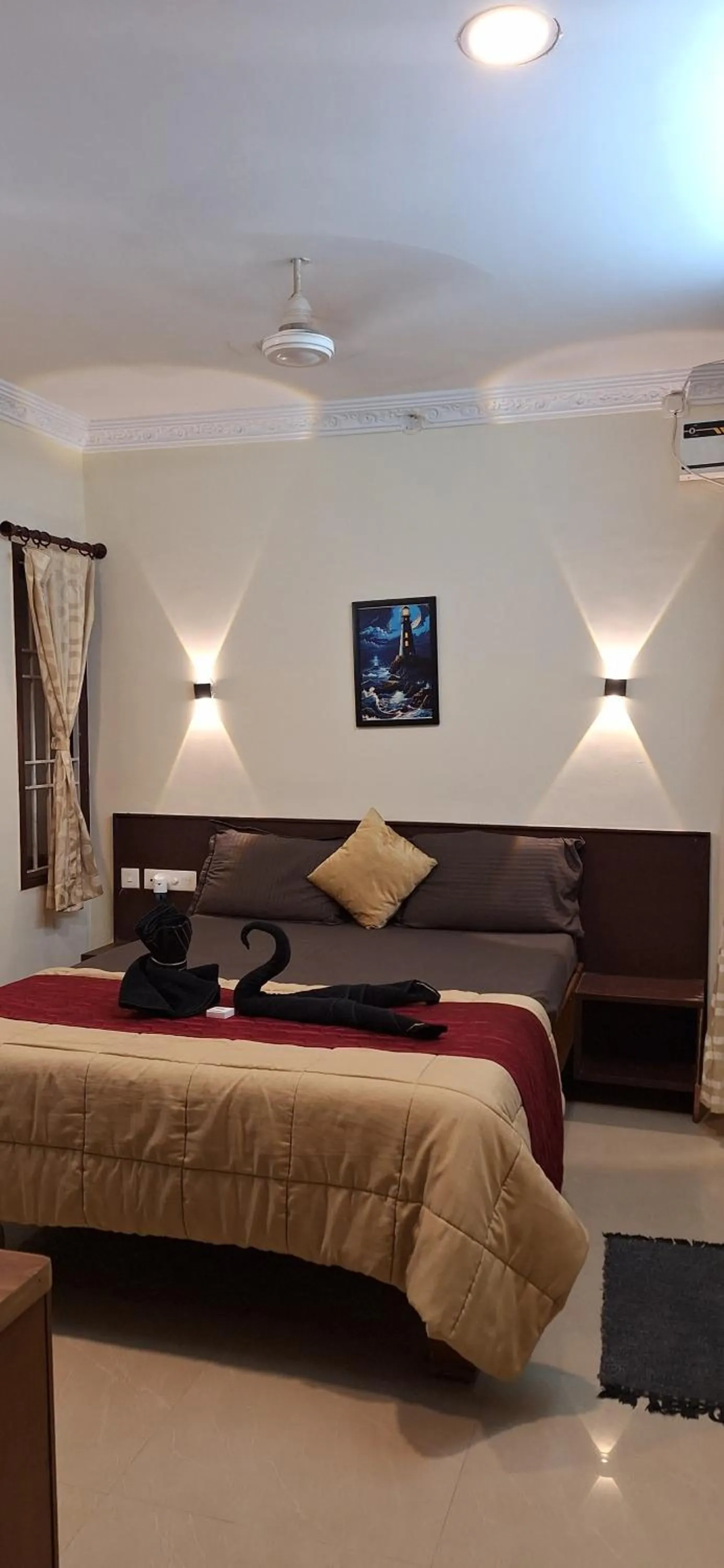 Bedroom, Bed in Nest Budget Inn