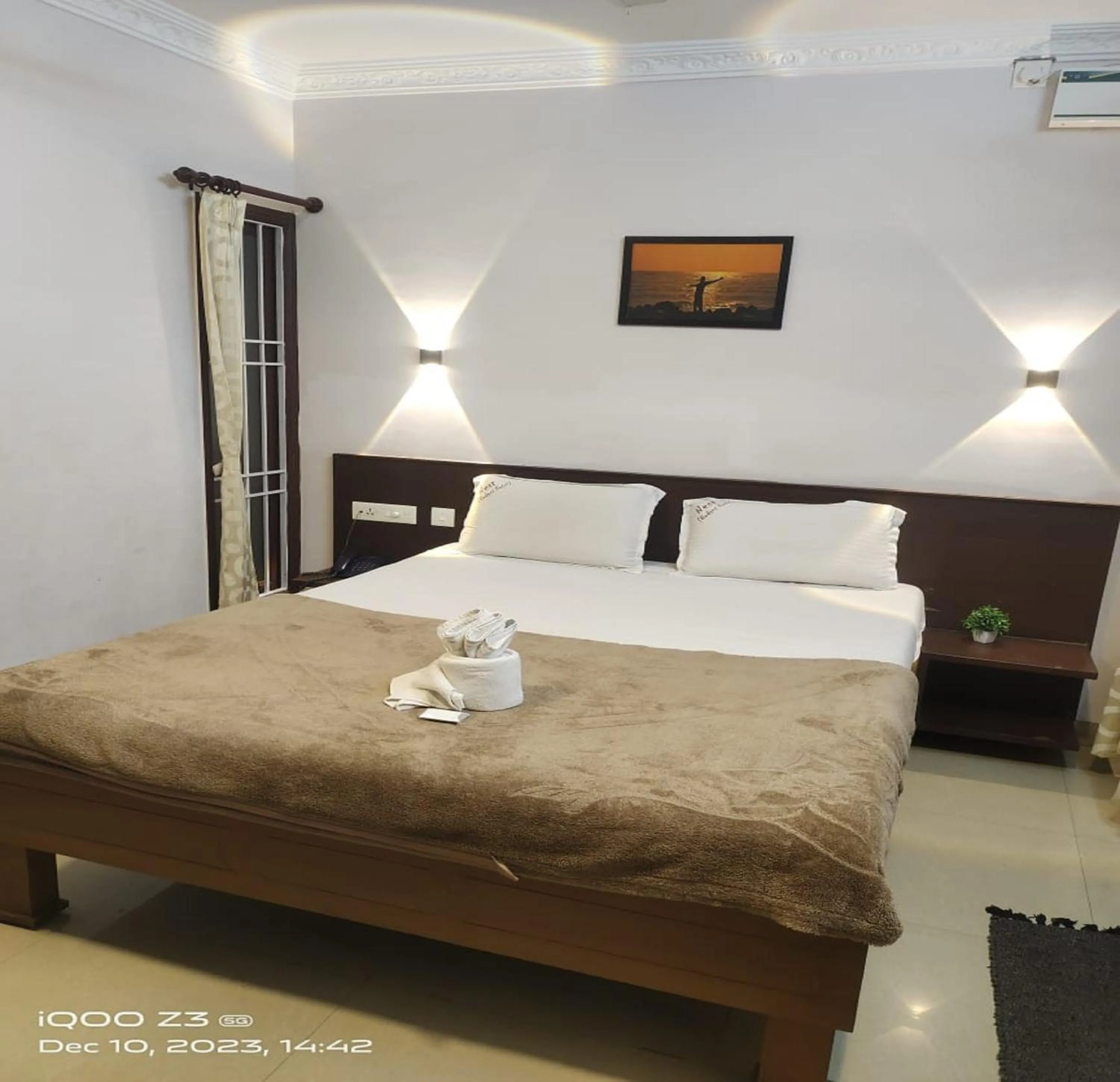 Photo of the whole room, Bed in Nest Budget Inn