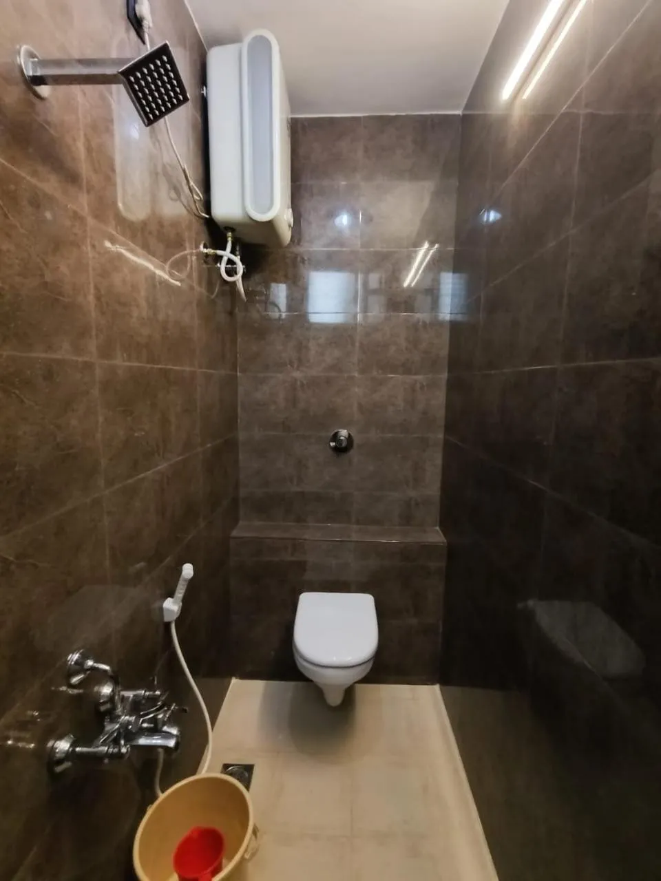 Shower in Nest Budget Inn