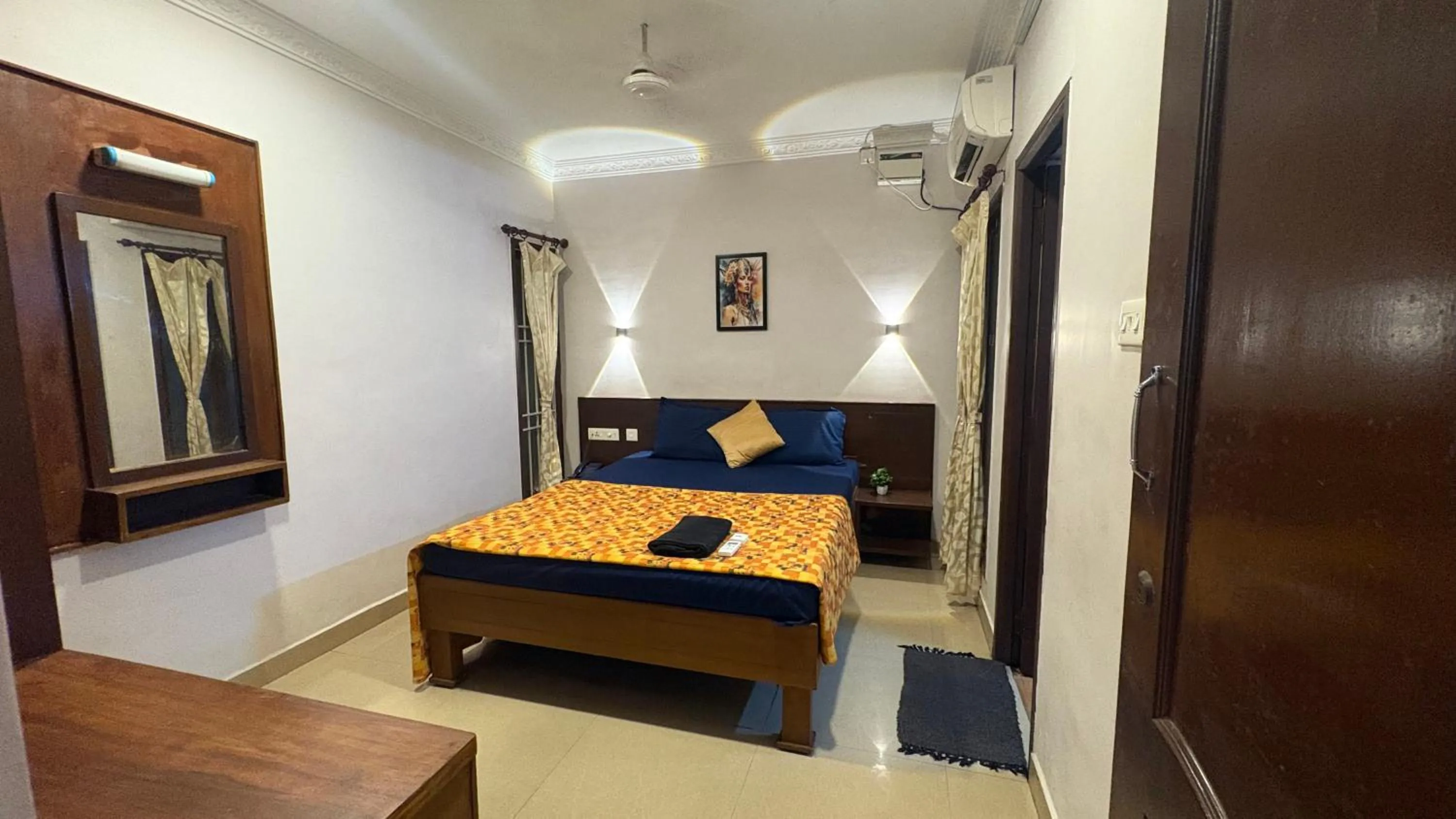 Photo of the whole room, Bed in Nest Budget Inn