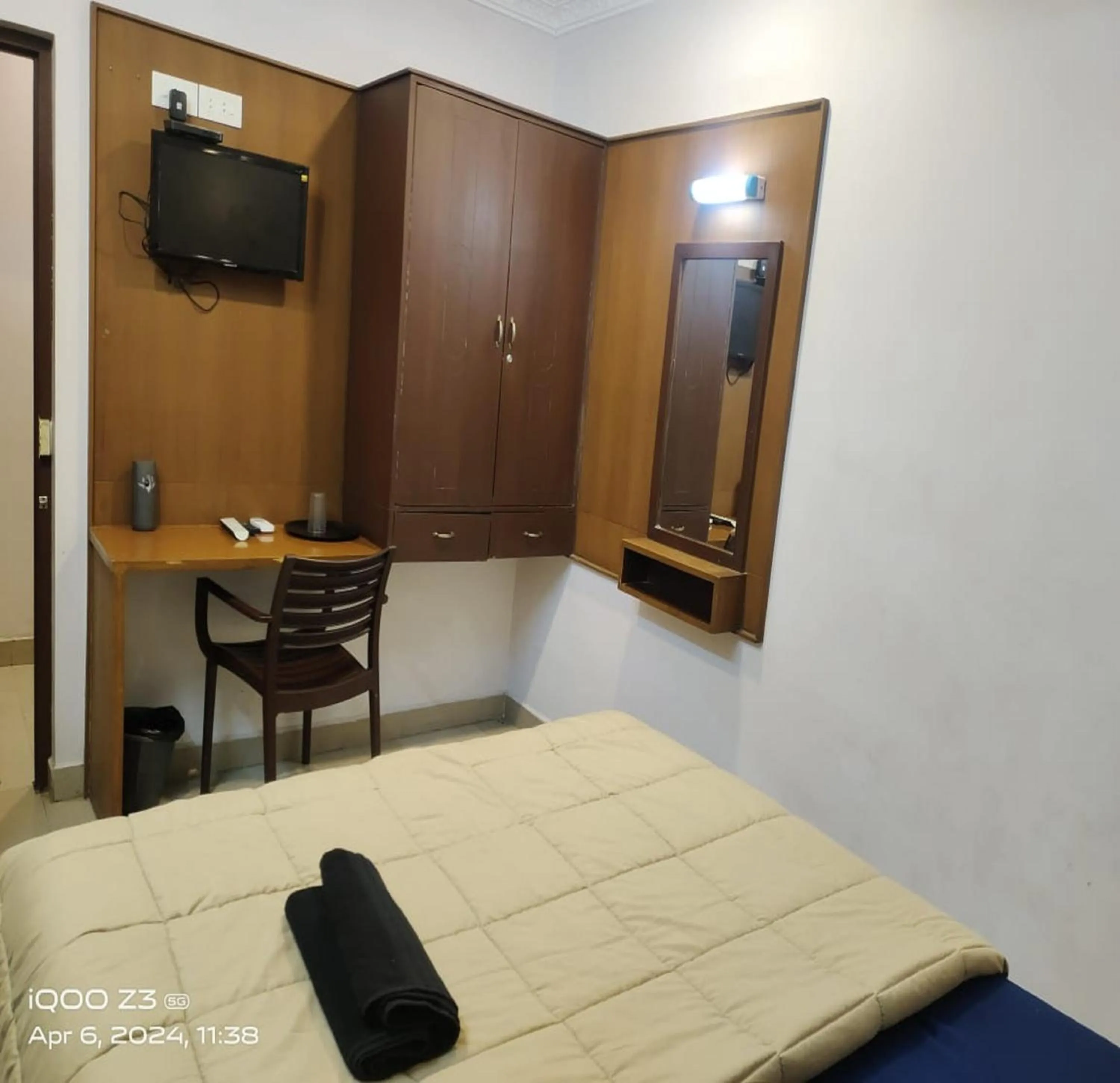 air conditioner, Bed in Nest Budget Inn