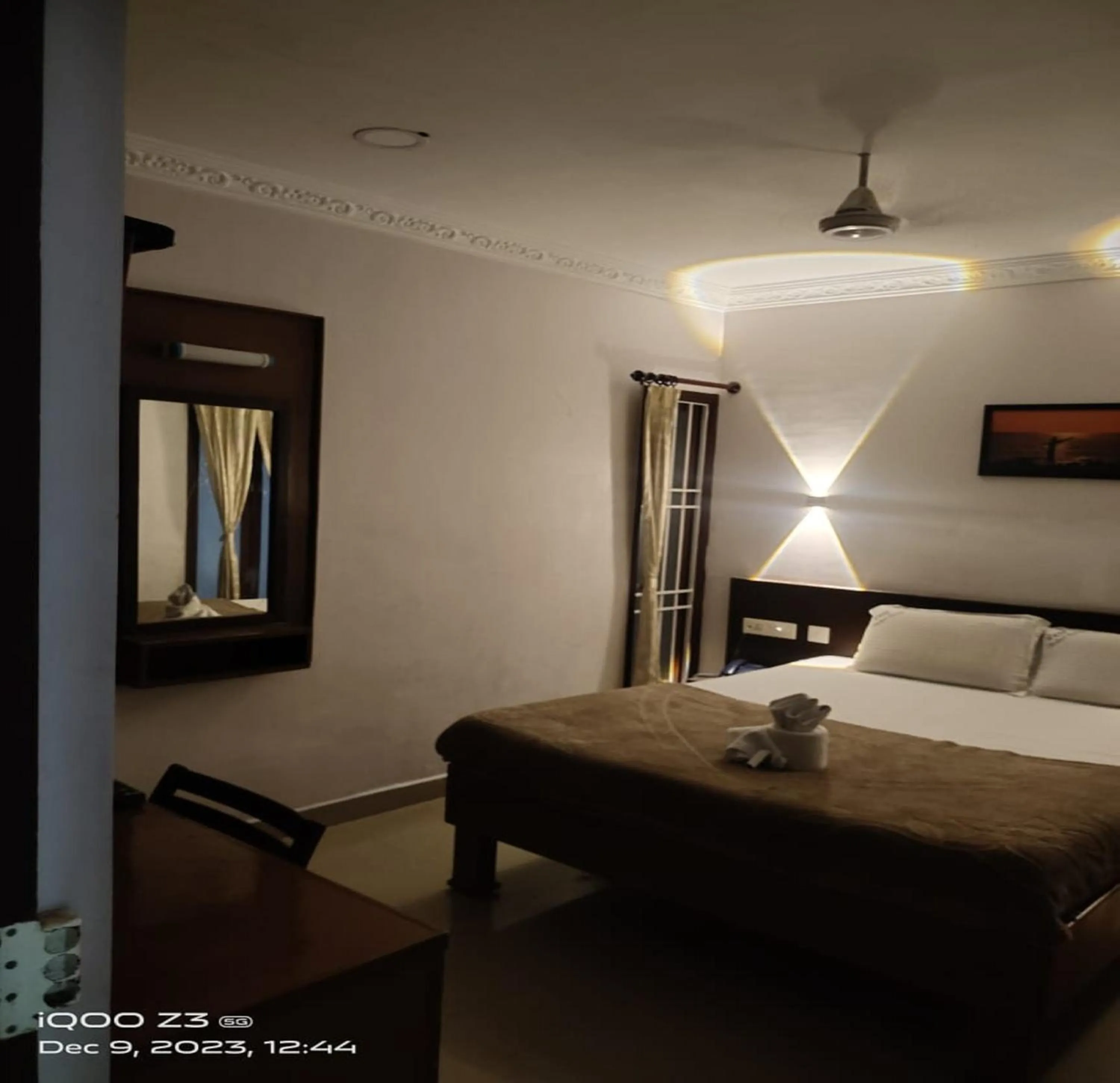 Photo of the whole room, Bed in Nest Budget Inn