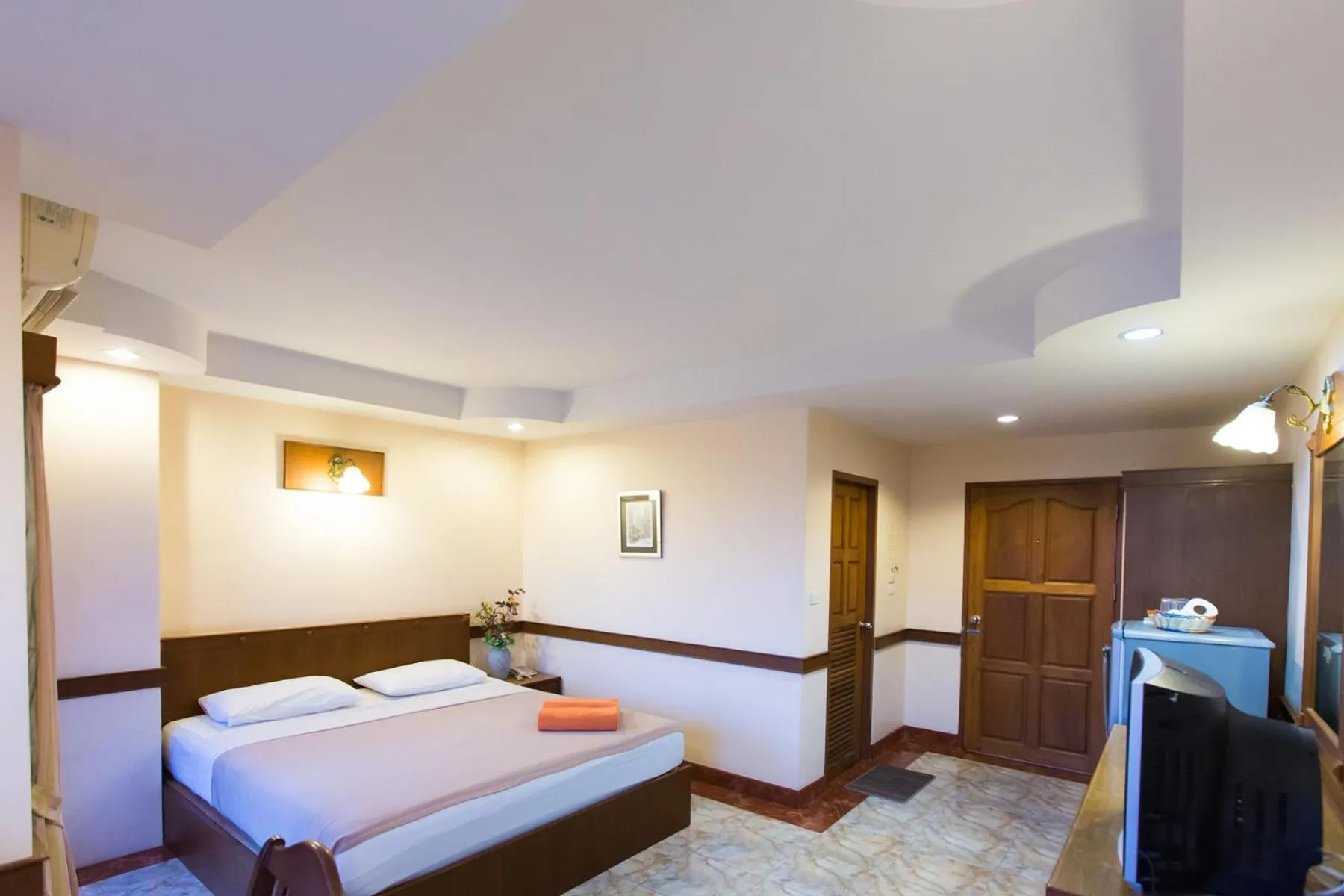 Bed in Navin Mansion 3 Pattaya