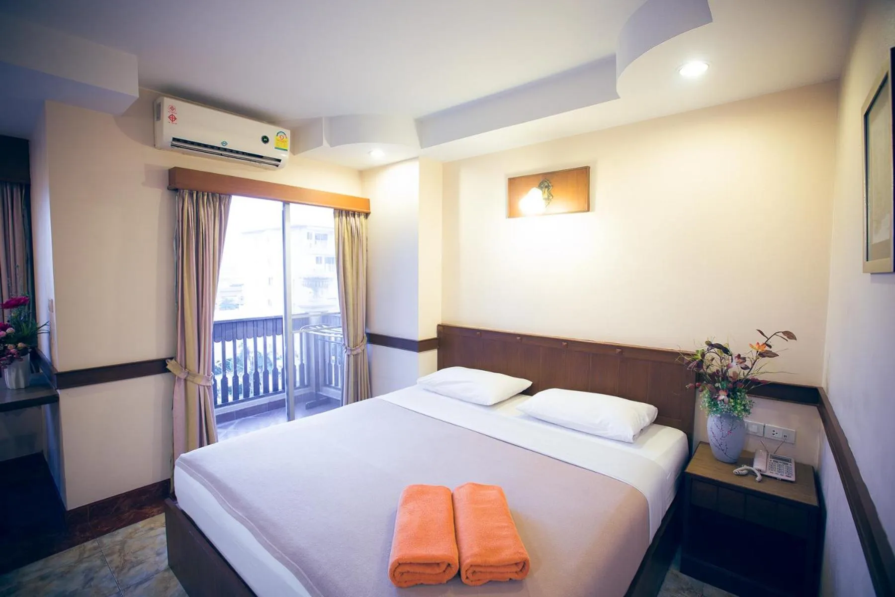 Bed in Navin Mansion 3 Pattaya