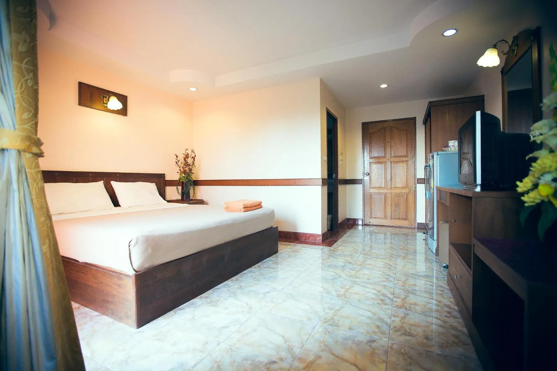 Bed in Navin Mansion 3 Pattaya