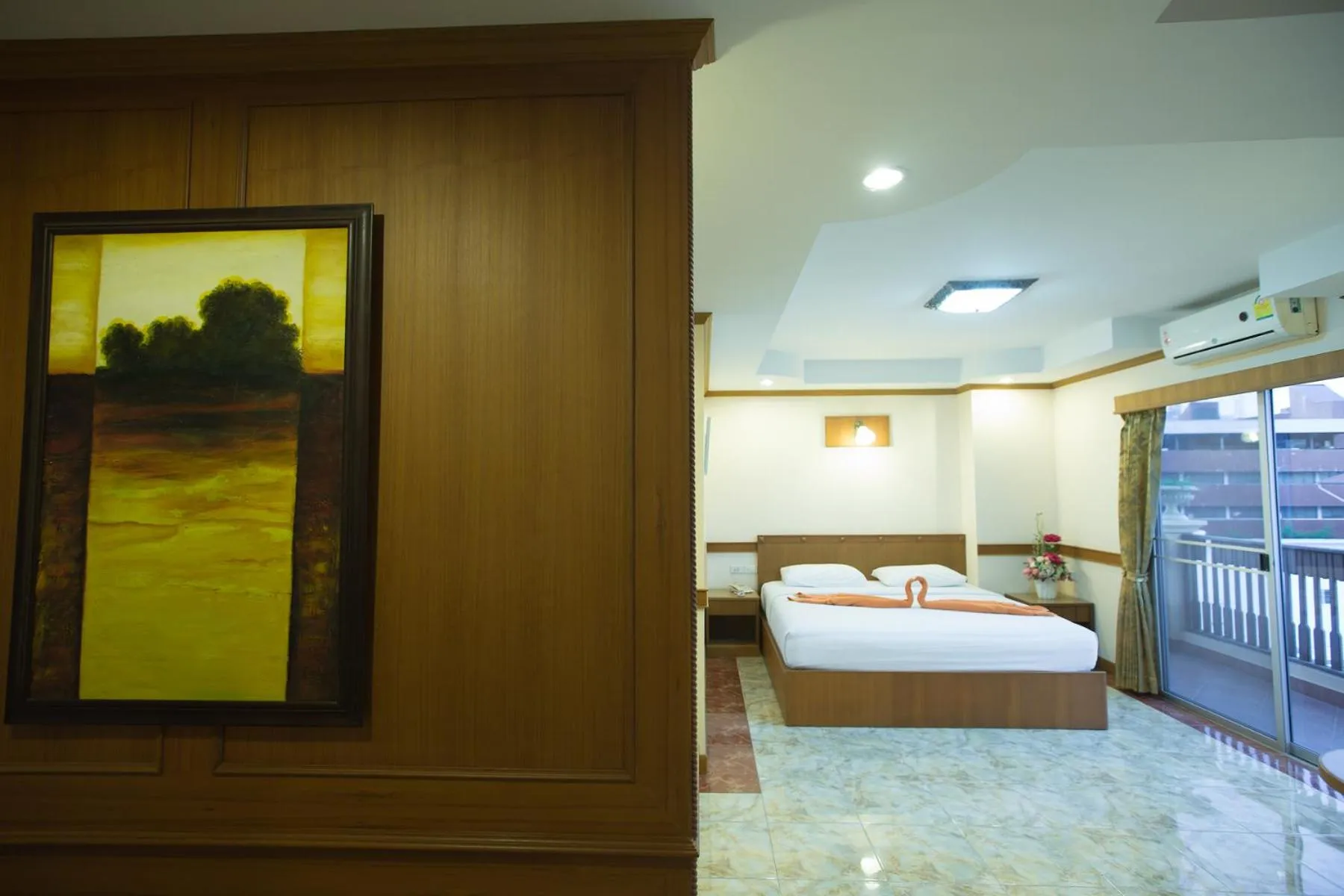 Bed in Navin Mansion 3 Pattaya