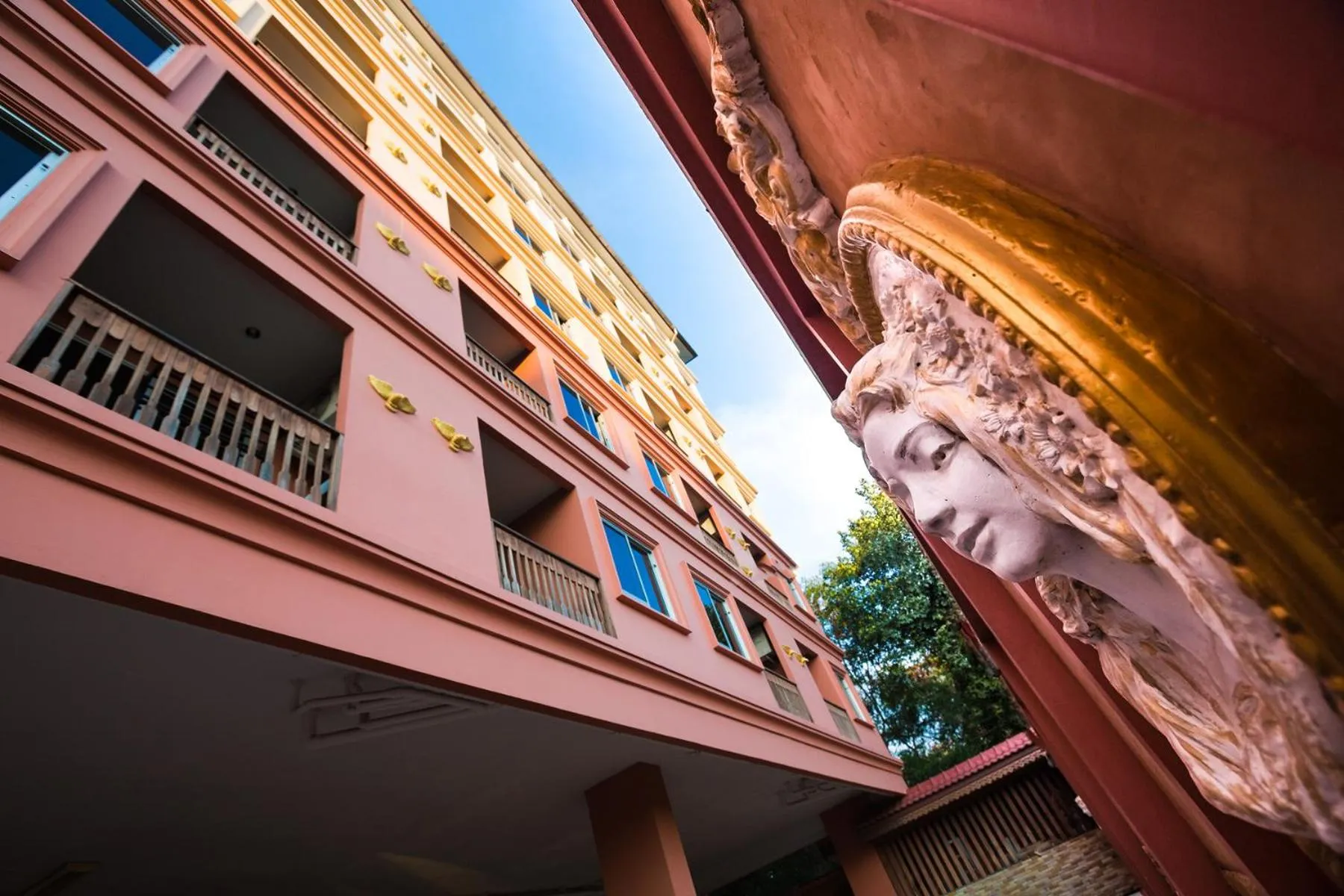 Property building in Navin Mansion 3 Pattaya